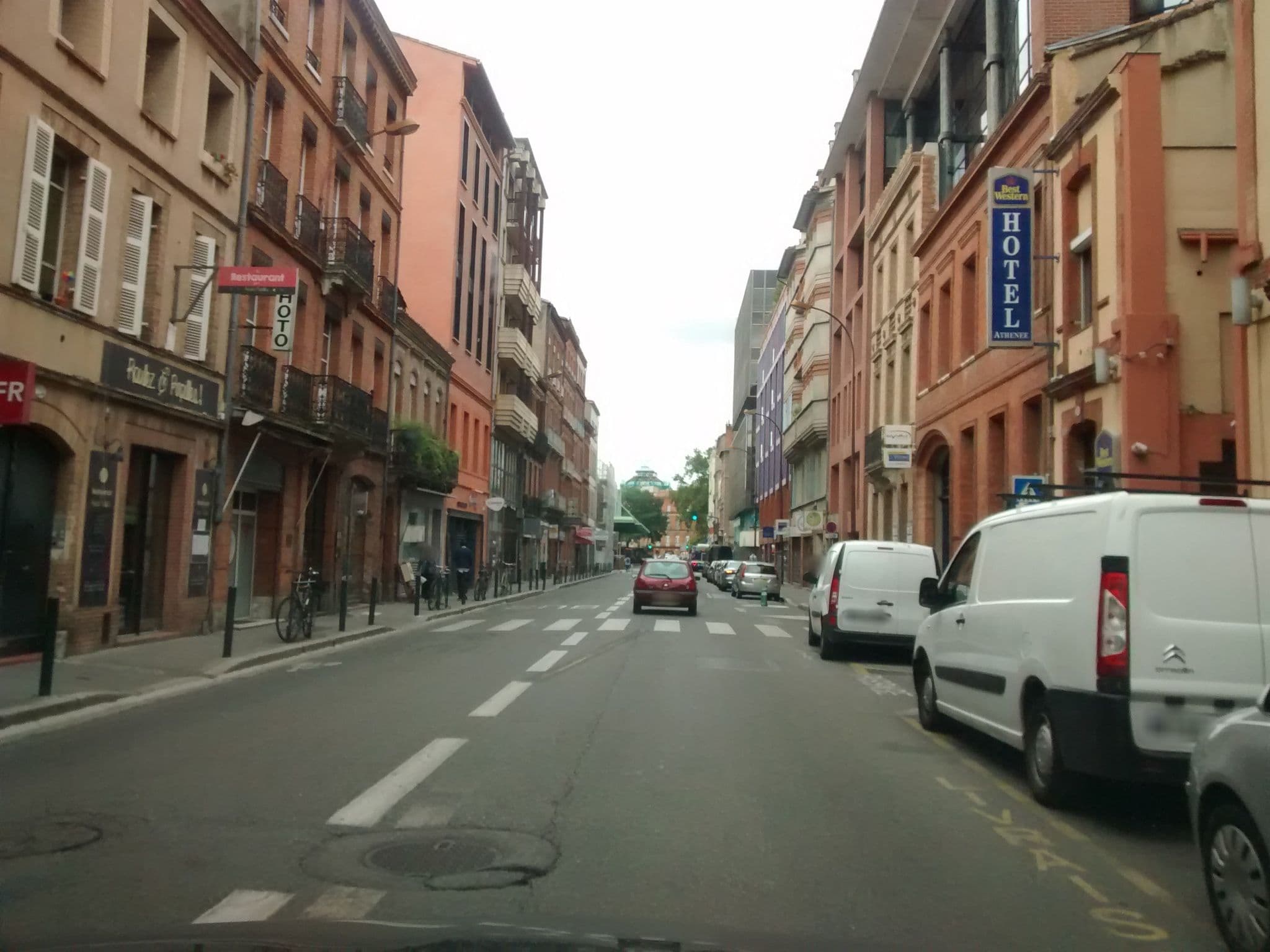 Street view near Hotel Innes by HappyCulture, Toulouse — © egofer (CC BY-SA · Mapillary)