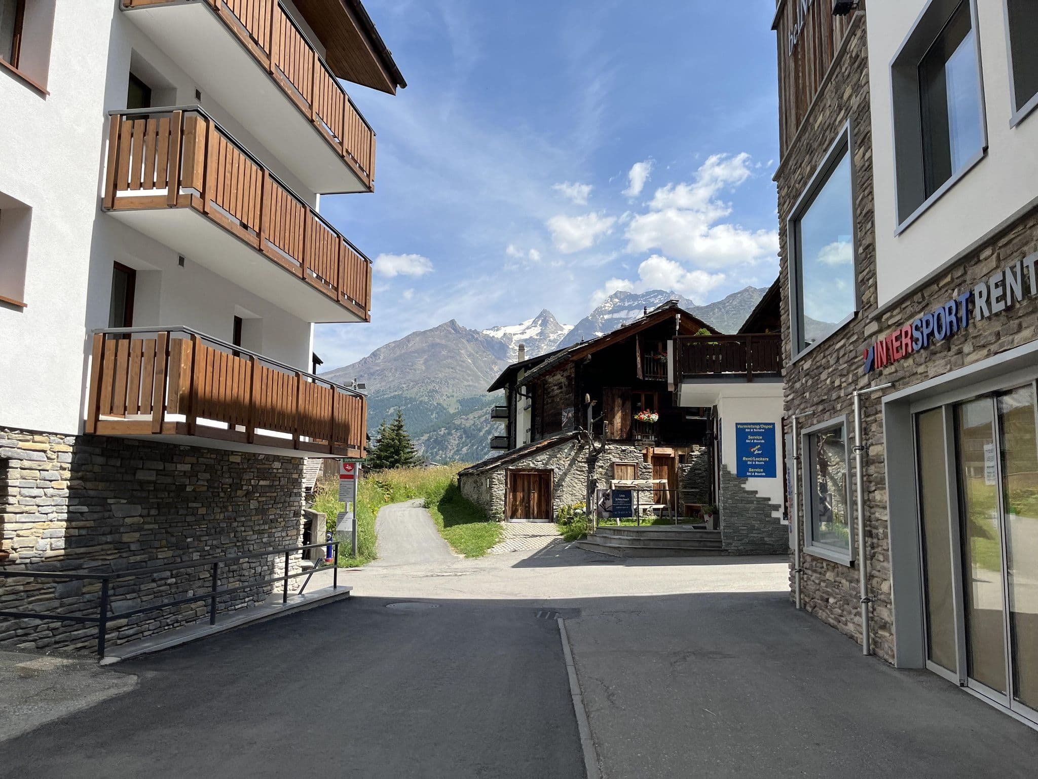 Street view near ambiente Mountain Style, Saas-Fee — © kulmalukko (CC BY-SA · Mapillary)
