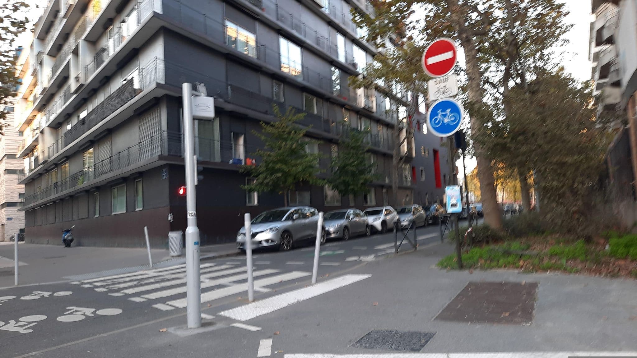 Street view near Aparthotel Adagio Paris Boulogne, Boulogne-Billancourt — © RemiSimonnin (CC BY-SA · Mapillary)