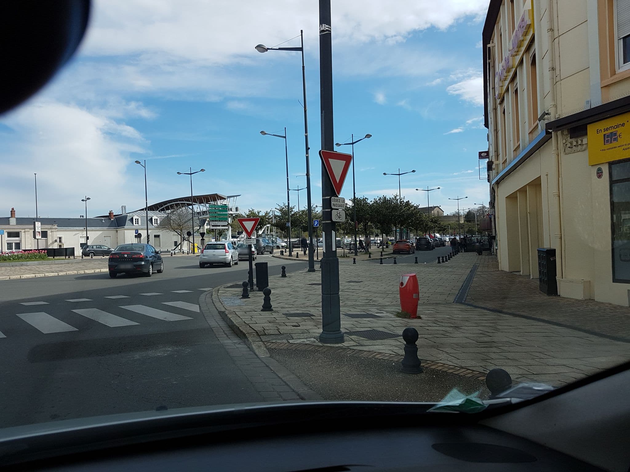 Street view near The Originals Access, Hôtel Bourges Gare - Proche centre-ville - Gare, Bourges — © mav (CC BY-SA · Mapillary)