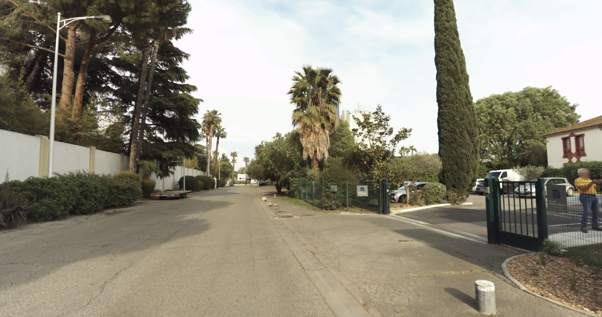 Street view near Brit Hotel Confort Nîmes Ouest, Nîmes — © sogefi (CC BY-SA · Mapillary)