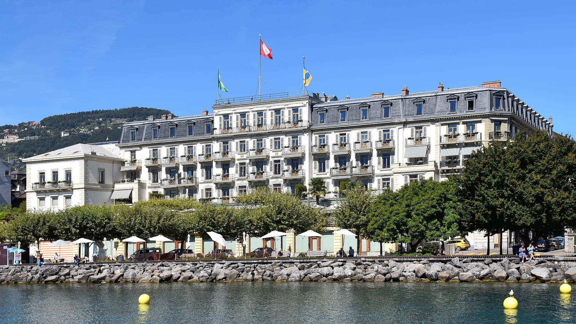 Hôtel des Trois Couronnes (via Wikimedia Commons, CC BY-SA 4.0)