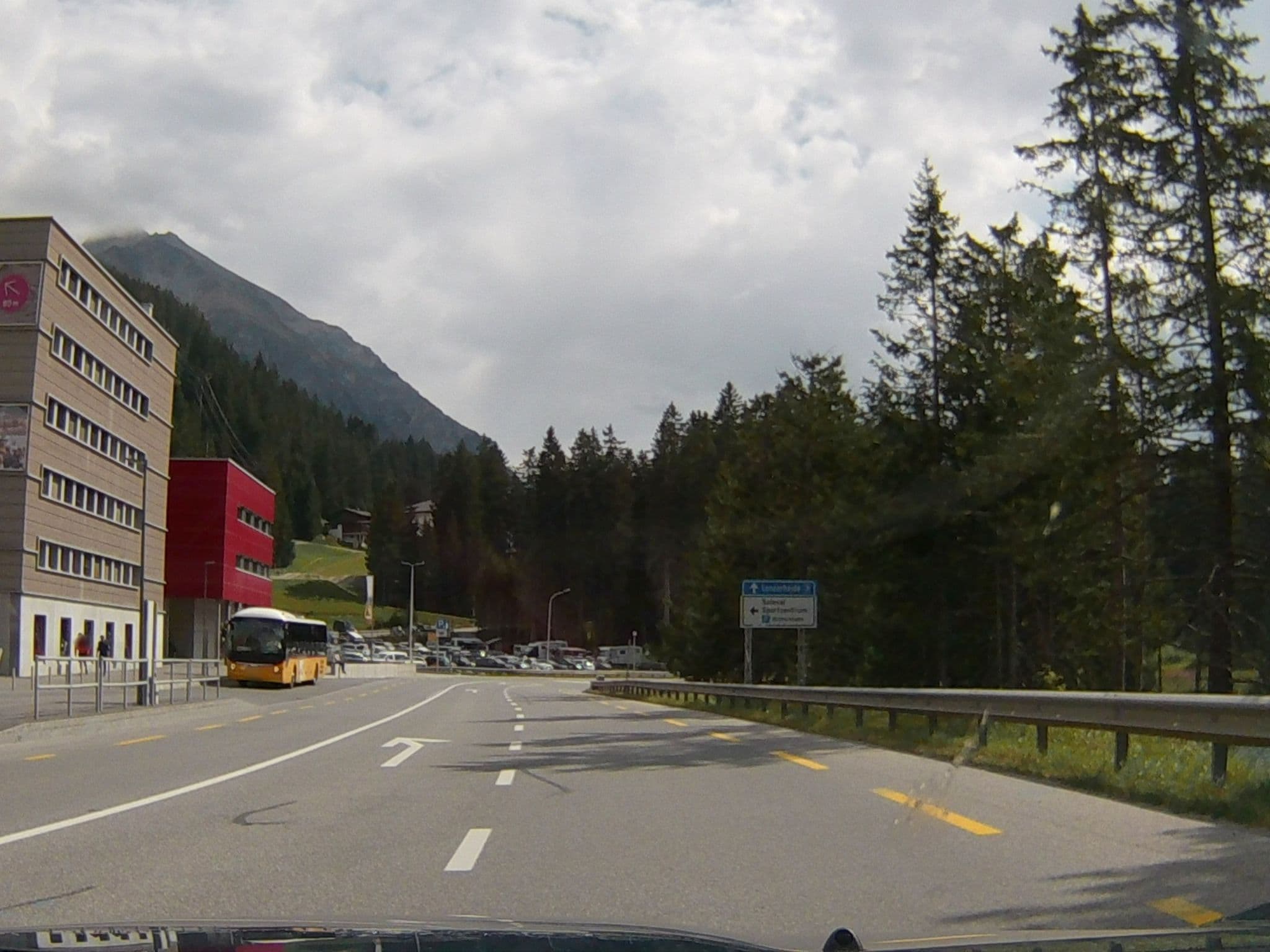 Street view near Revier Mountain Lodge, Lenzerheide — © endszbrxns (CC BY-SA · Mapillary)
