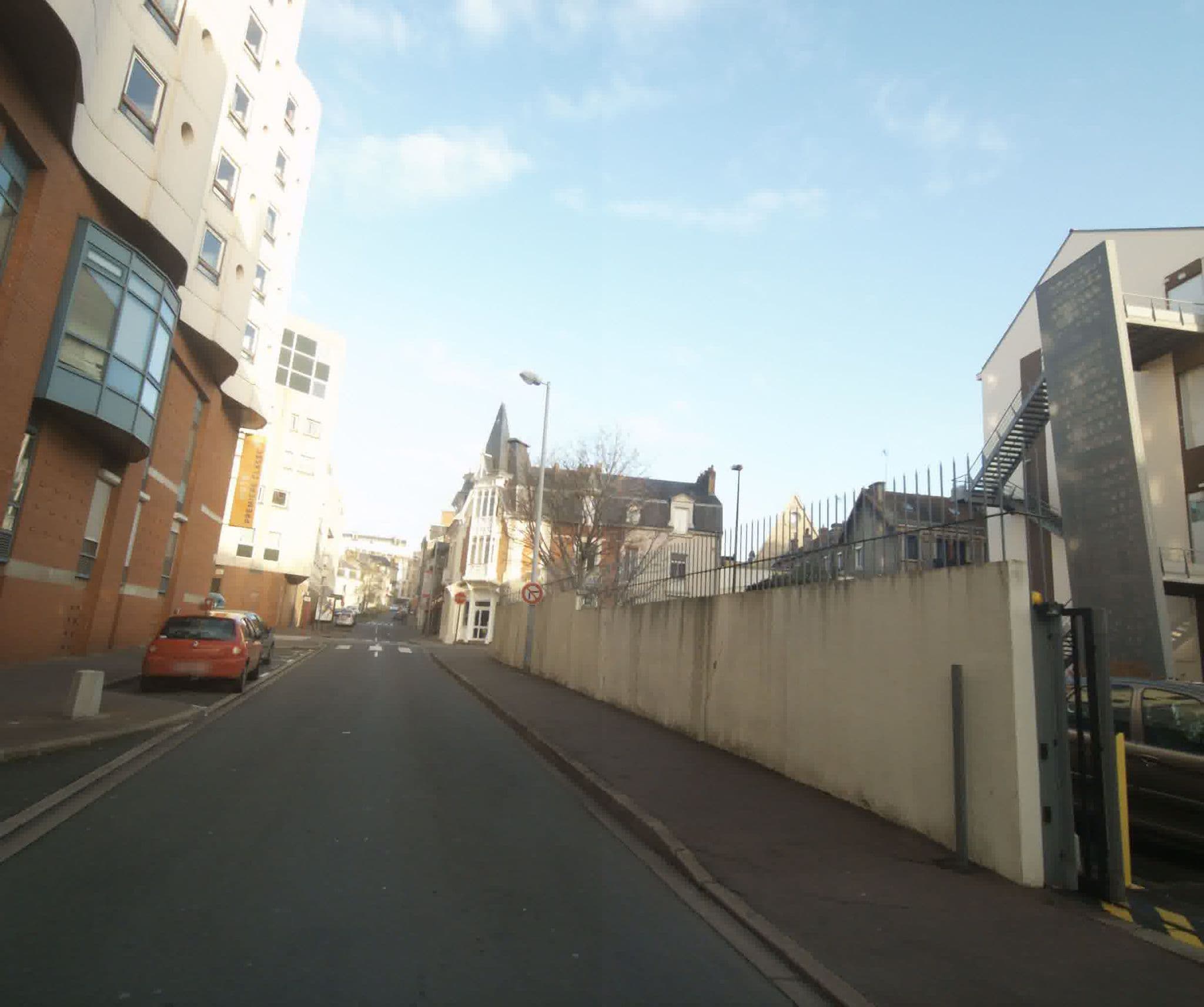 Street view near B&B HOTEL Le Mans Centre, Le Mans — © sogefi (CC BY-SA · Mapillary)