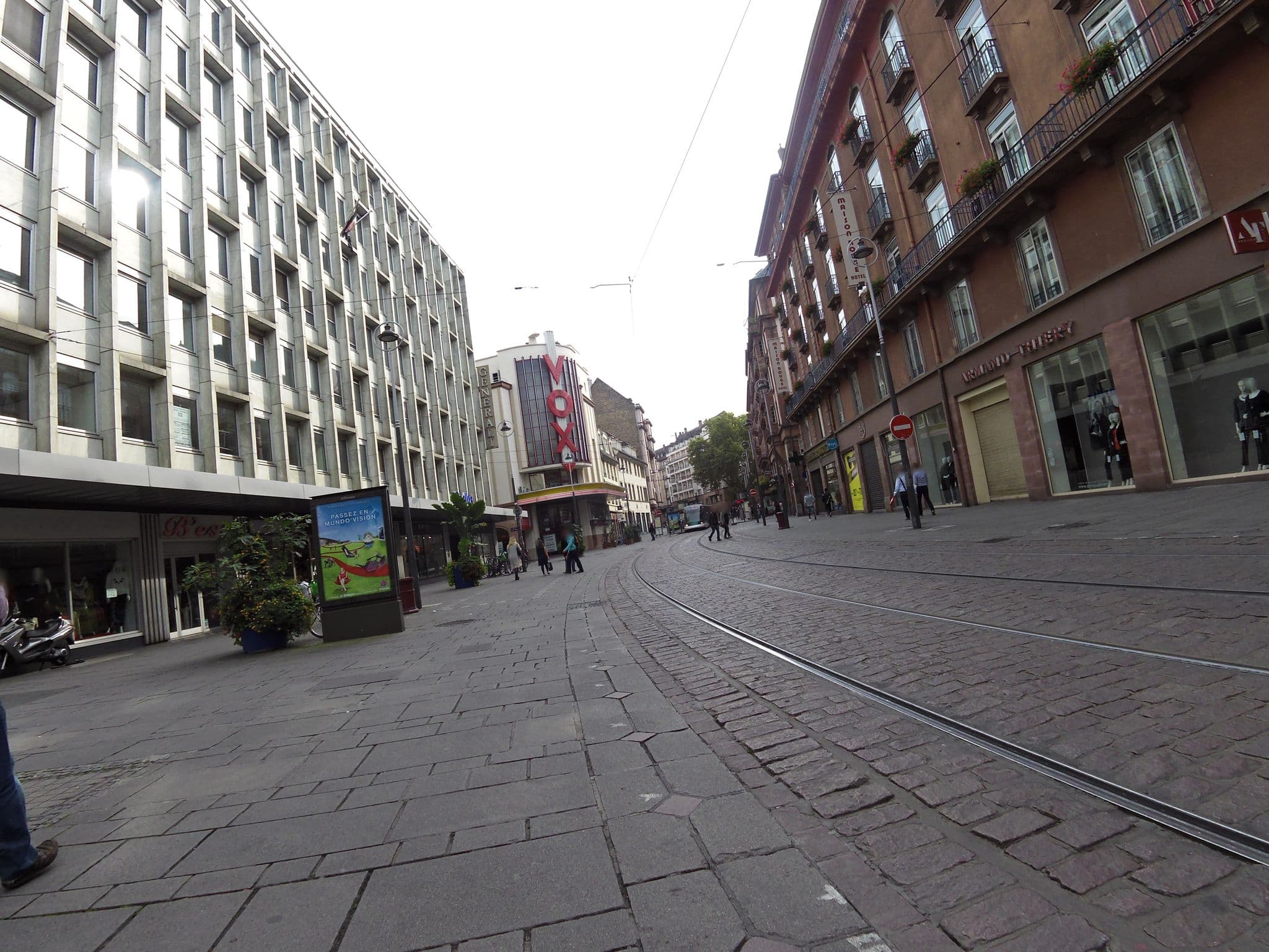 Street view near Maison Rouge Strasbourg Hotel & Spa, Autograph Collection, Strasbourg — © thomersch (CC BY-SA · Mapillary)