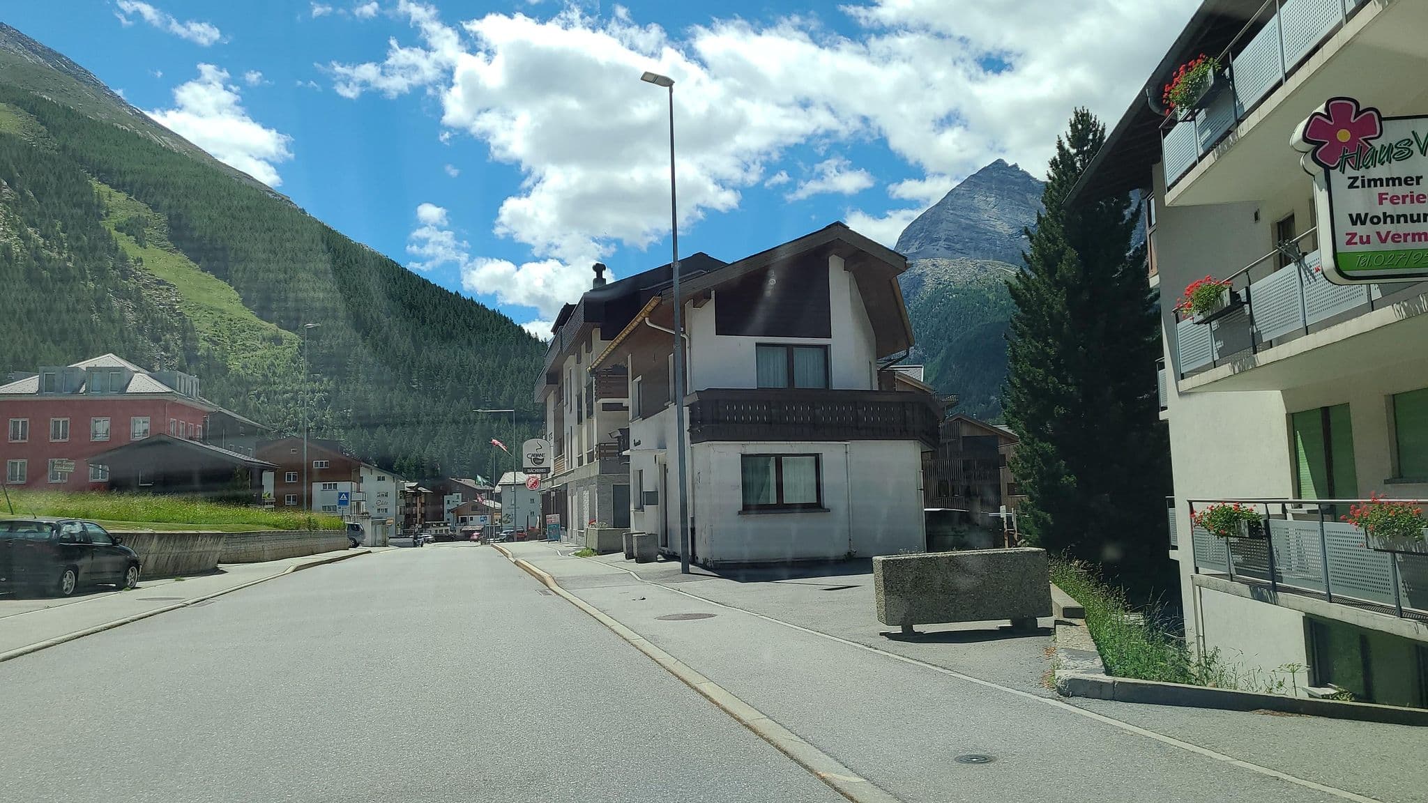 Street view near Eden, Saas-Grund — © chrisbeddow (CC BY-SA · Mapillary)