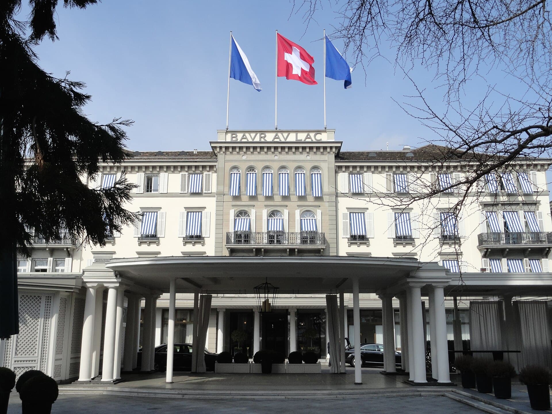 Hotel Baur au Lac (via Wikimedia Commons, CC BY-SA 3.0)