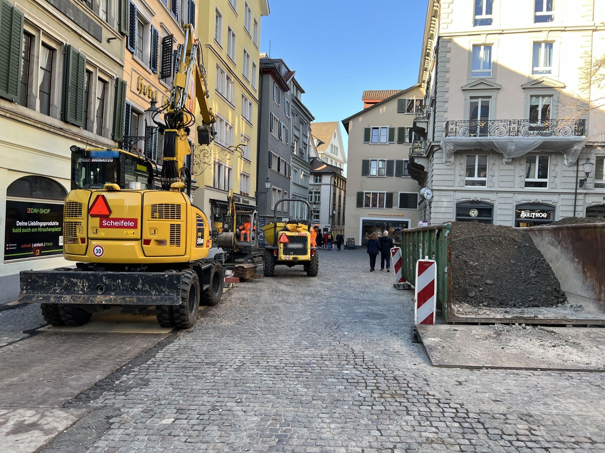 Street view near Hotel Hirschen, Zürich (Kreis 1) / Rathaus — © duncanzauss (CC BY-SA · Mapillary)