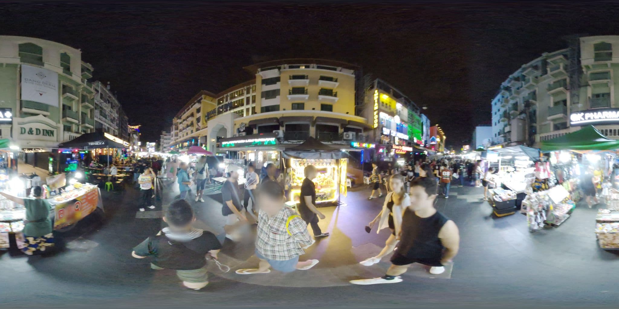 Street view near D&D Inn Bangkok, Phra Nakhon