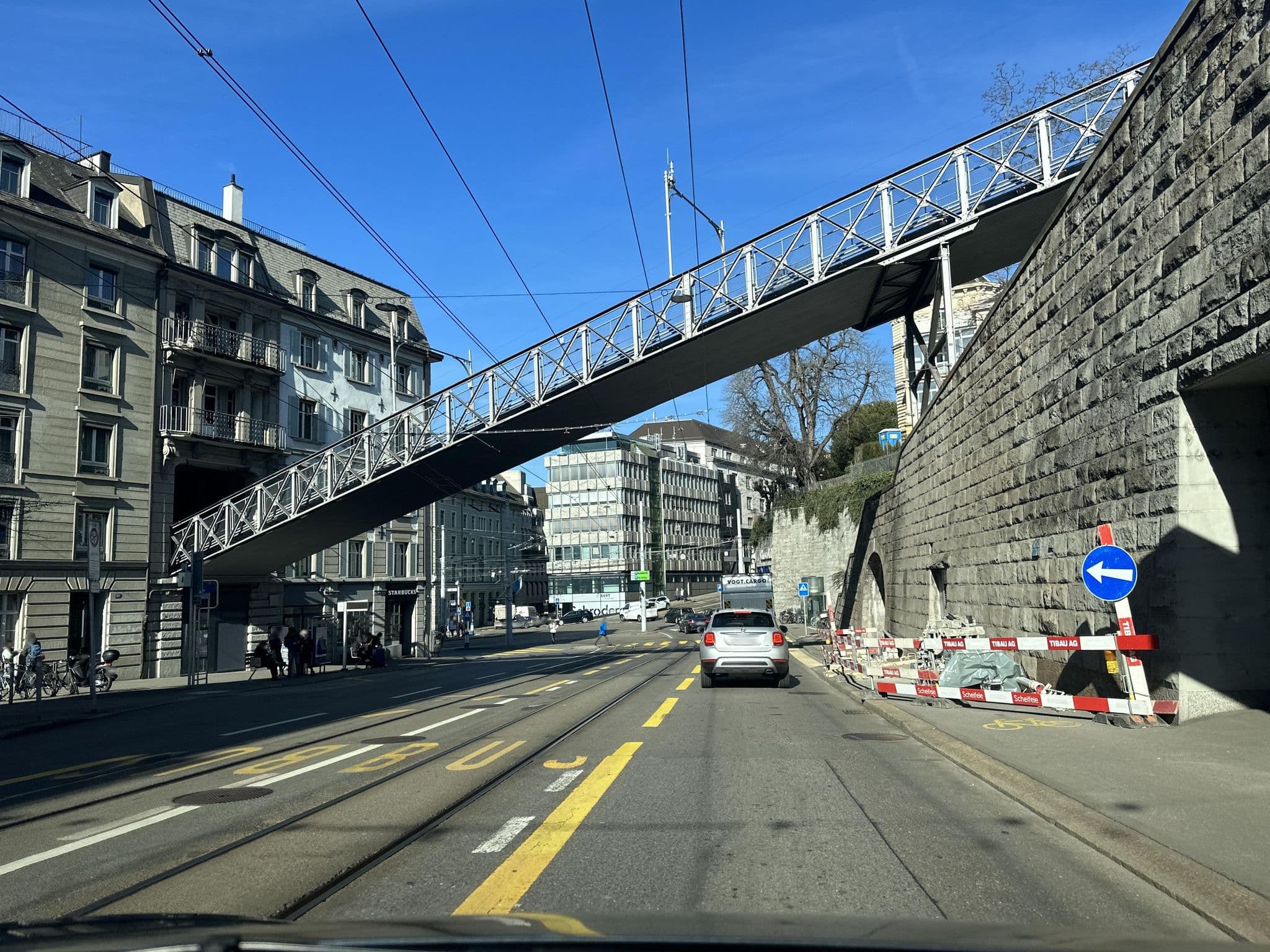Street view near Swiss Chocolate by Fassbind, Zürich (Kreis 1) / Rathaus — © u001 (CC BY-SA · Mapillary)
