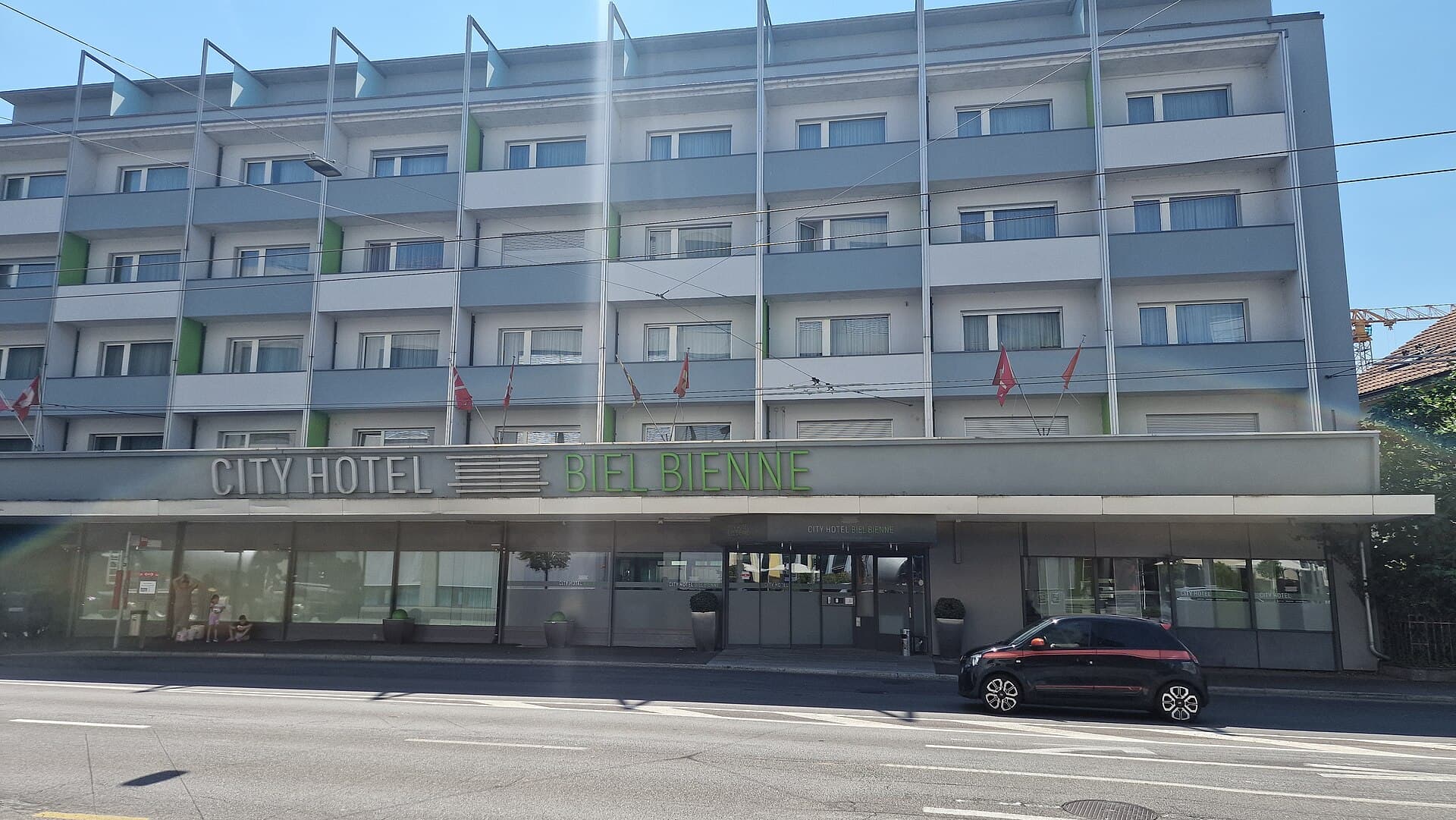 City Hotel Biel/Bienne (via Wikimedia Commons, CC BY-SA 3.0)