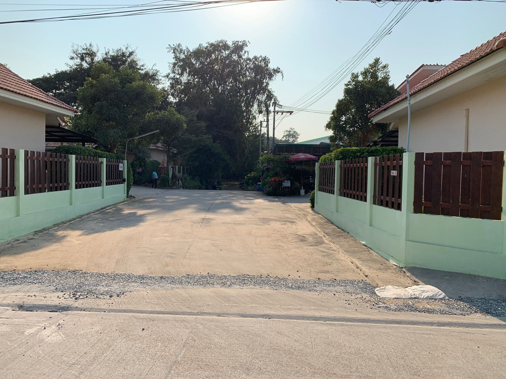 Street view near พาเพลิน รีสอร์ท Paplern Resort, Ban Aranyik — © balthus_mc (CC BY-SA · Mapillary)