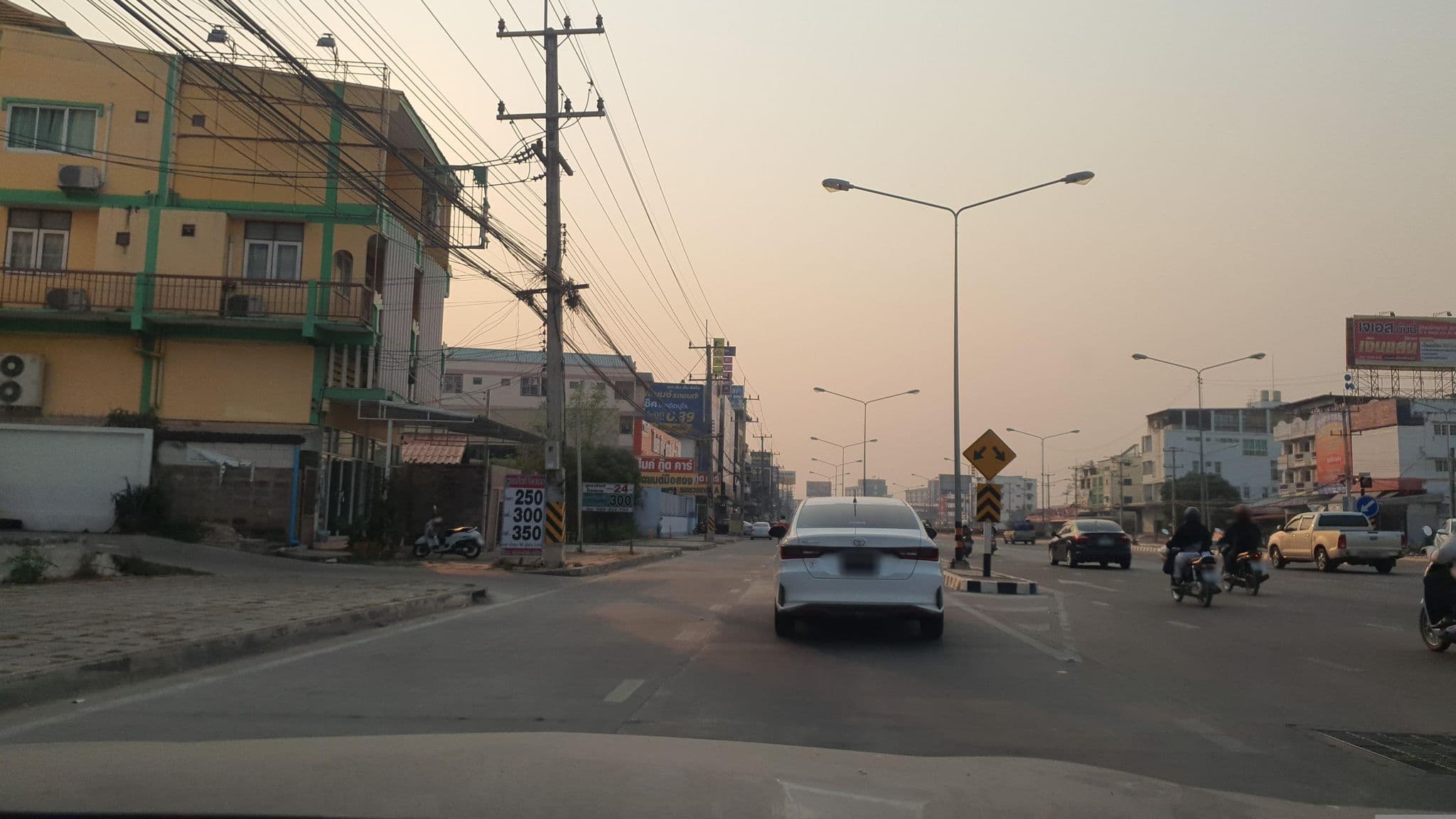 Street view near Phoonsab Hostel, Ban Aranyik — © jrcarlsen (CC BY-SA · Mapillary)