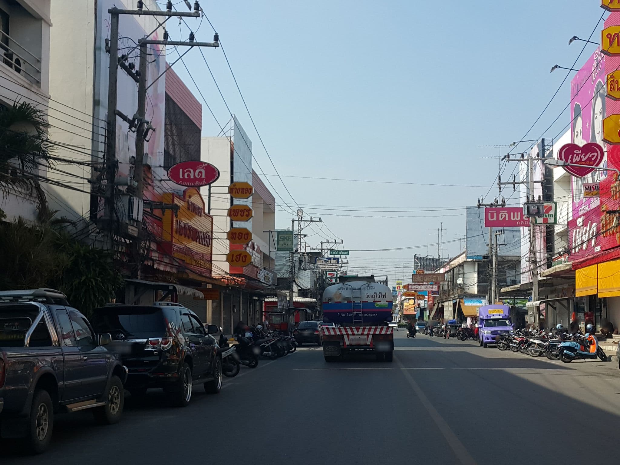 Street view near Samai Niyom Hotel, Phitsanulok — © jrcarlsen (CC BY-SA · Mapillary)