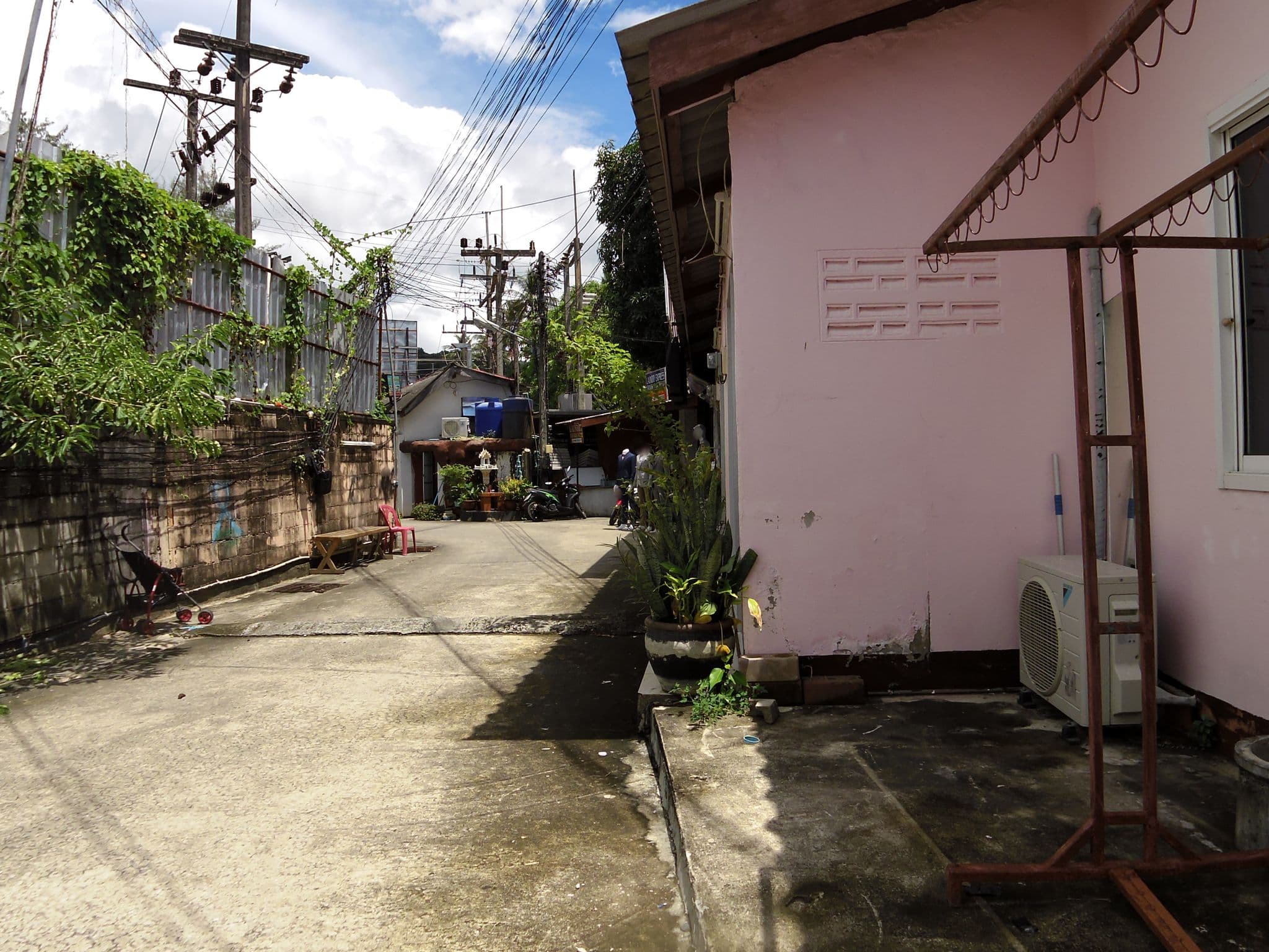 Street view near GLOW Mira Karon Beach, Ban Karon — © skillsy (CC BY-SA · Mapillary)