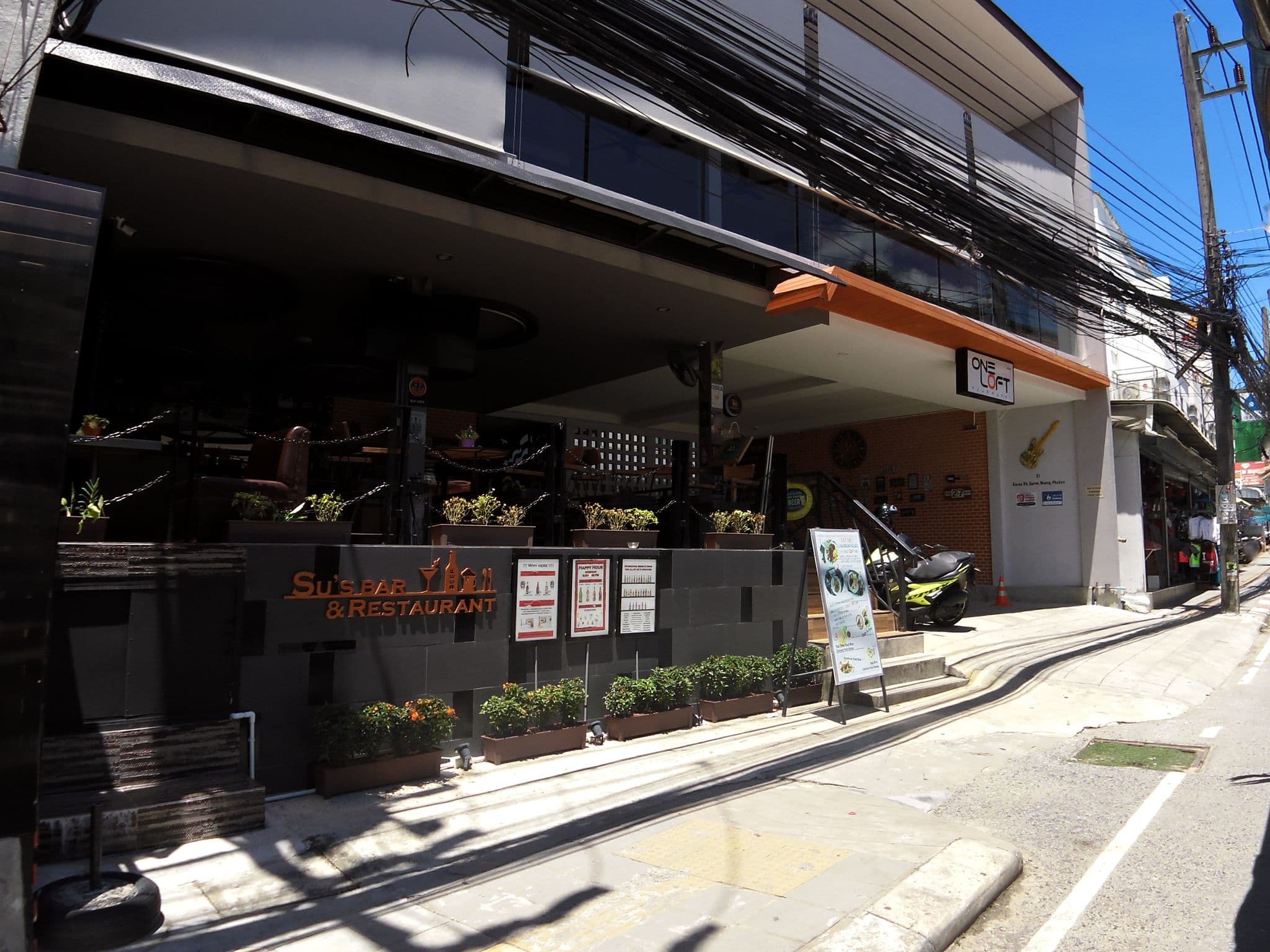 Street view near Oneloft Hotel, Ban Kata