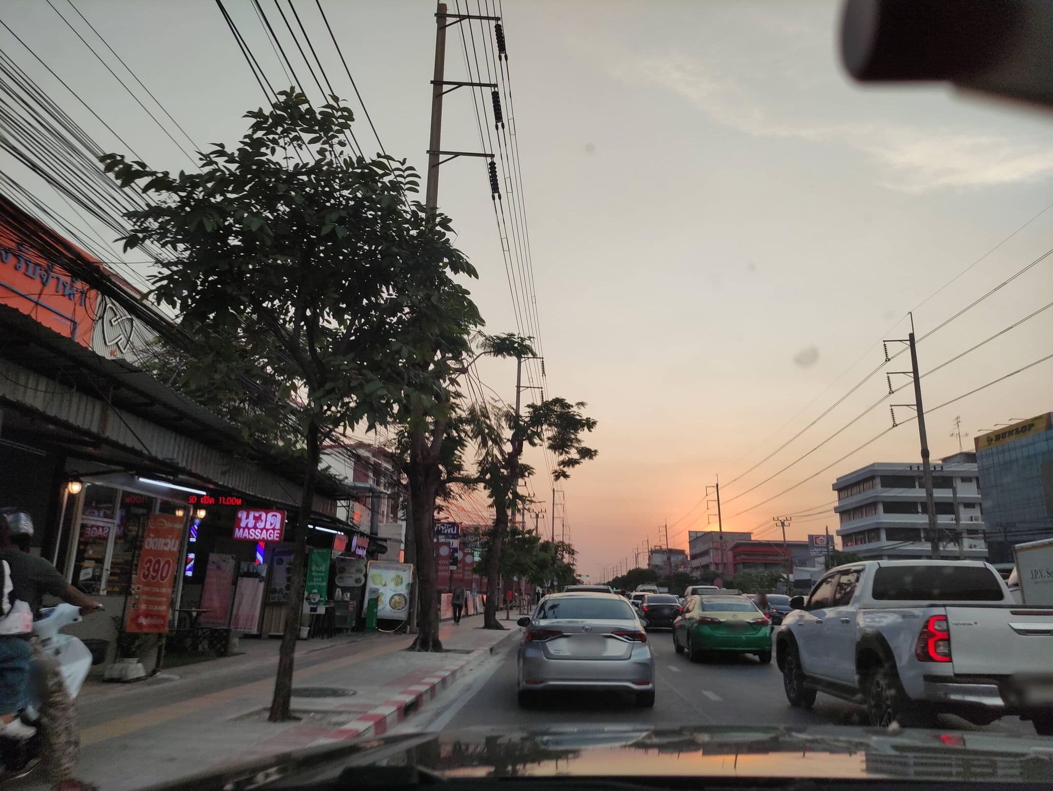 Street view near The Park Nine Hotel Suvarnabhumi, Latkrabang — © kasetitkml_pipitchai (CC BY-SA · Mapillary)