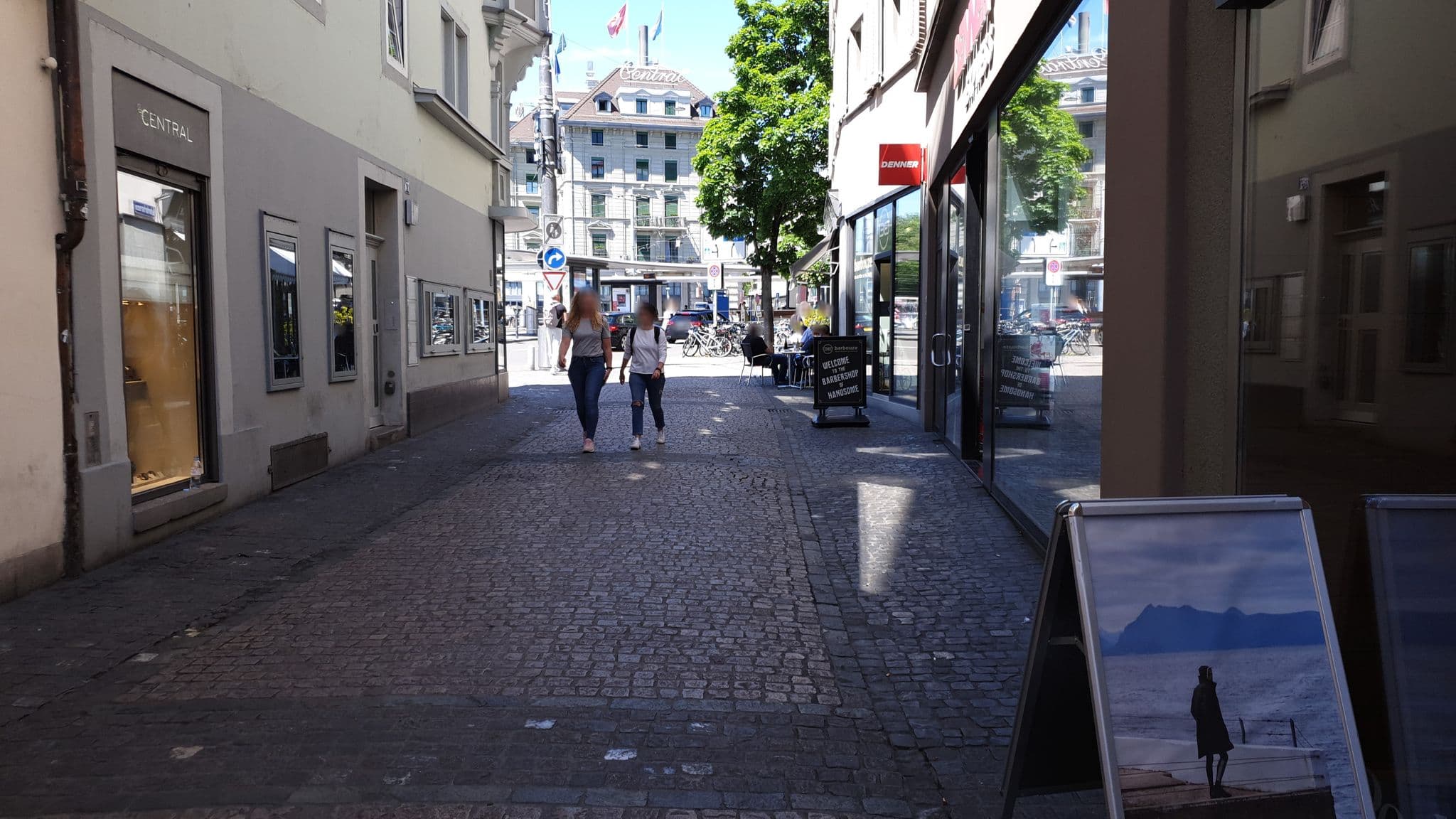 Street view near Sorell Hotel Rütli, Zürich (Kreis 1) / Rathaus — © jopparn (CC BY-SA · Mapillary)