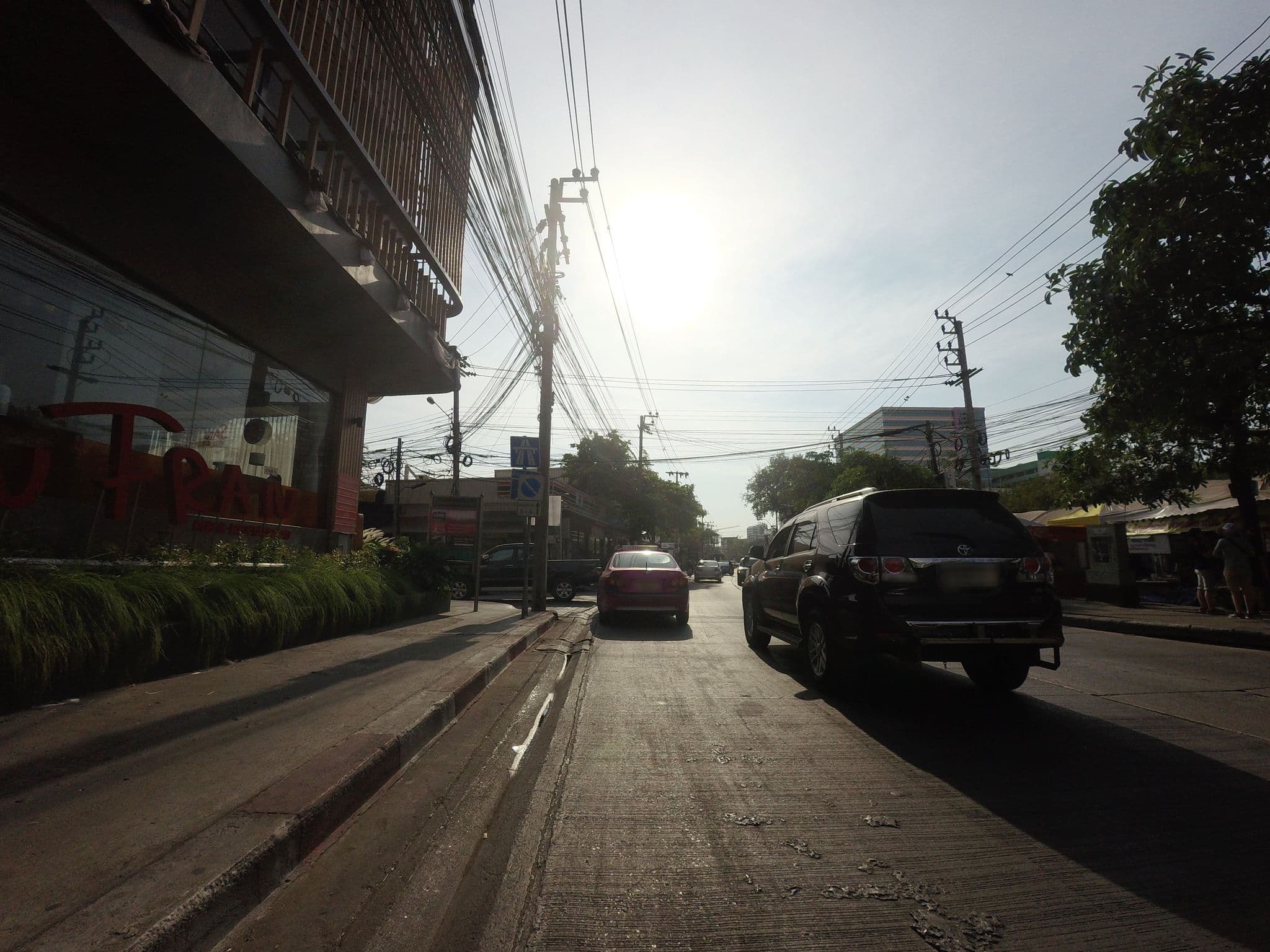 Street view near Bangkok Interplace, Ban Khlong Sakae — © mishari (CC BY-SA · Mapillary)