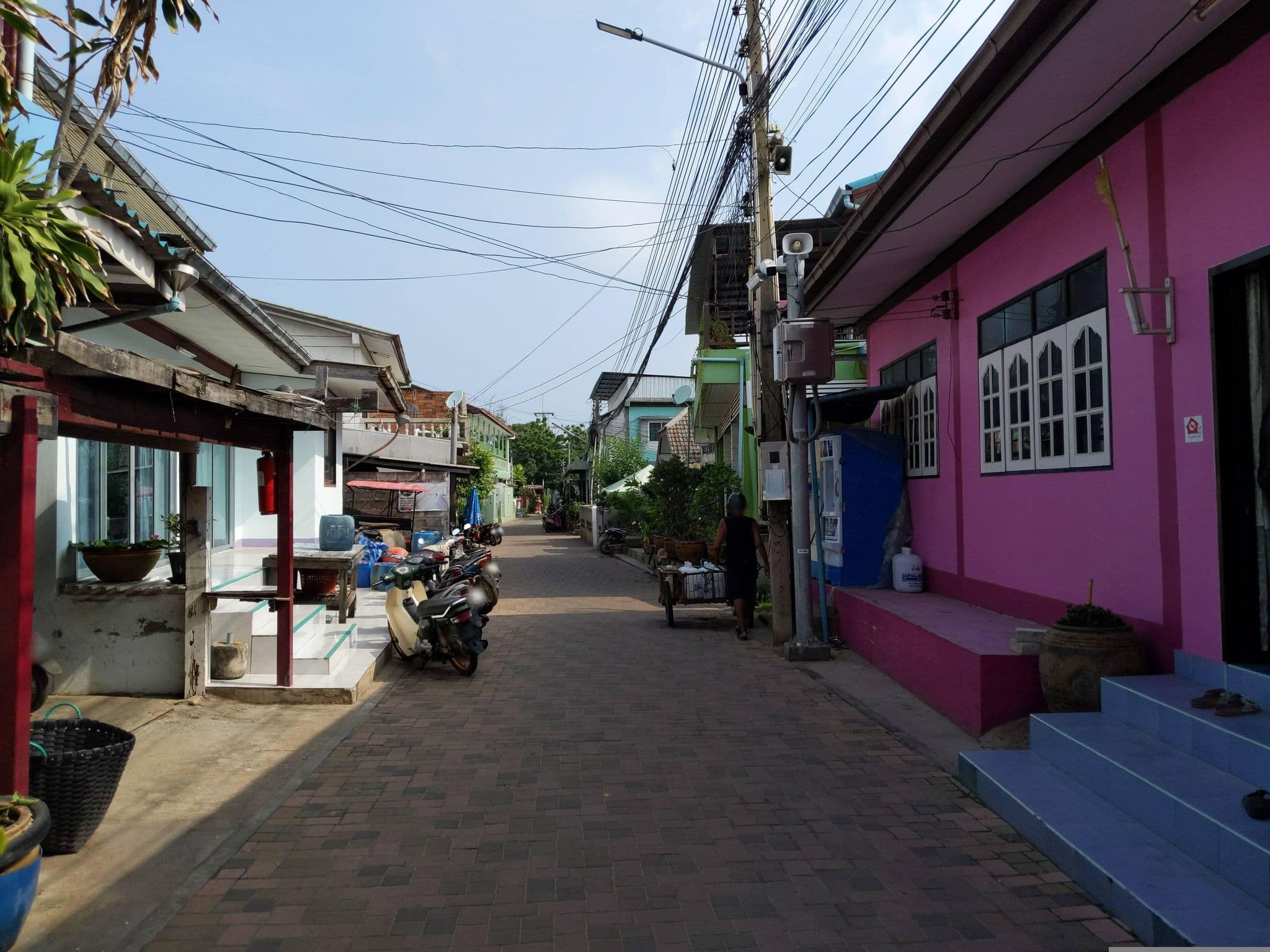 Street view near Arthit House Resort Kohlarn, Ban Ko Lan — © UughoTh0 (CC BY-SA · Mapillary)