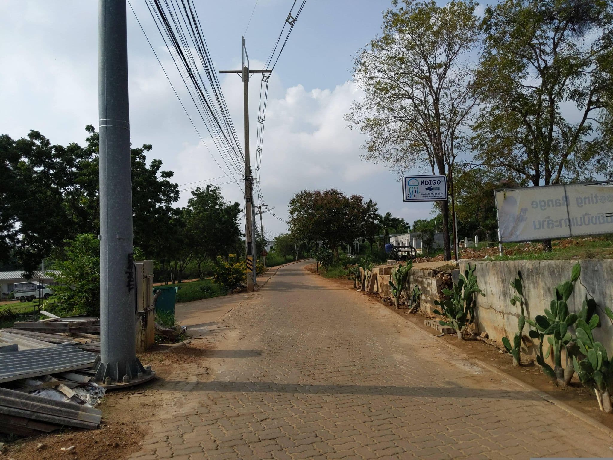 Street view near NAIA Resort, KohLarn (ไนอา), Ban Ko Lan — © UughoTh0 (CC BY-SA · Mapillary)