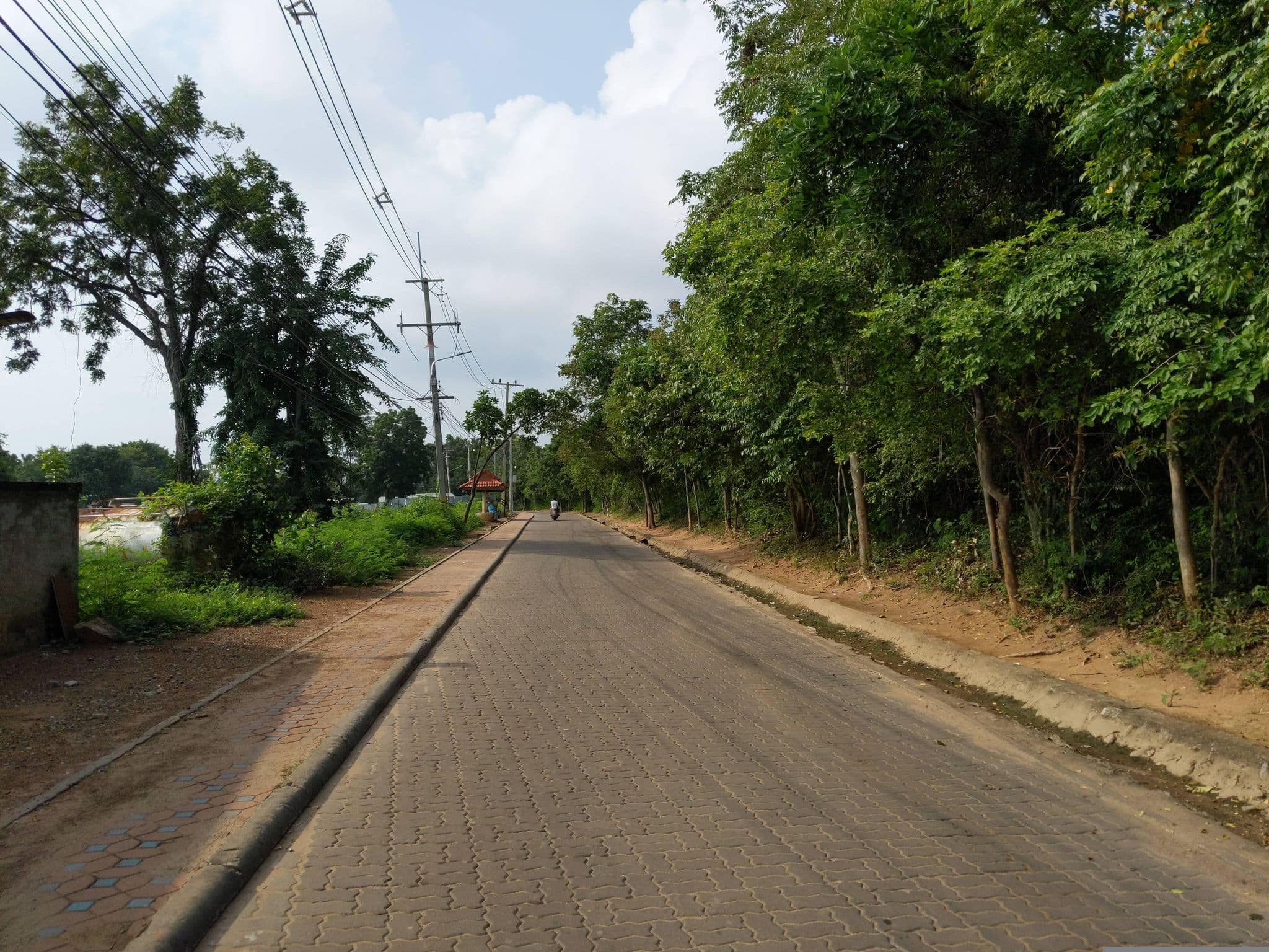 Street view near At Koh Larn Resort, Ban Ko Lan — © UughoTh0 (CC BY-SA · Mapillary)