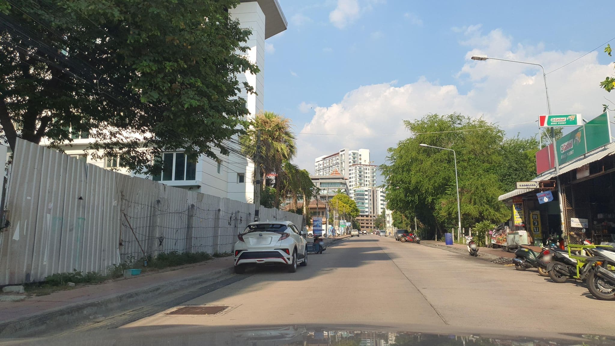Street view near Dwija Hotel & Suite, Pattaya