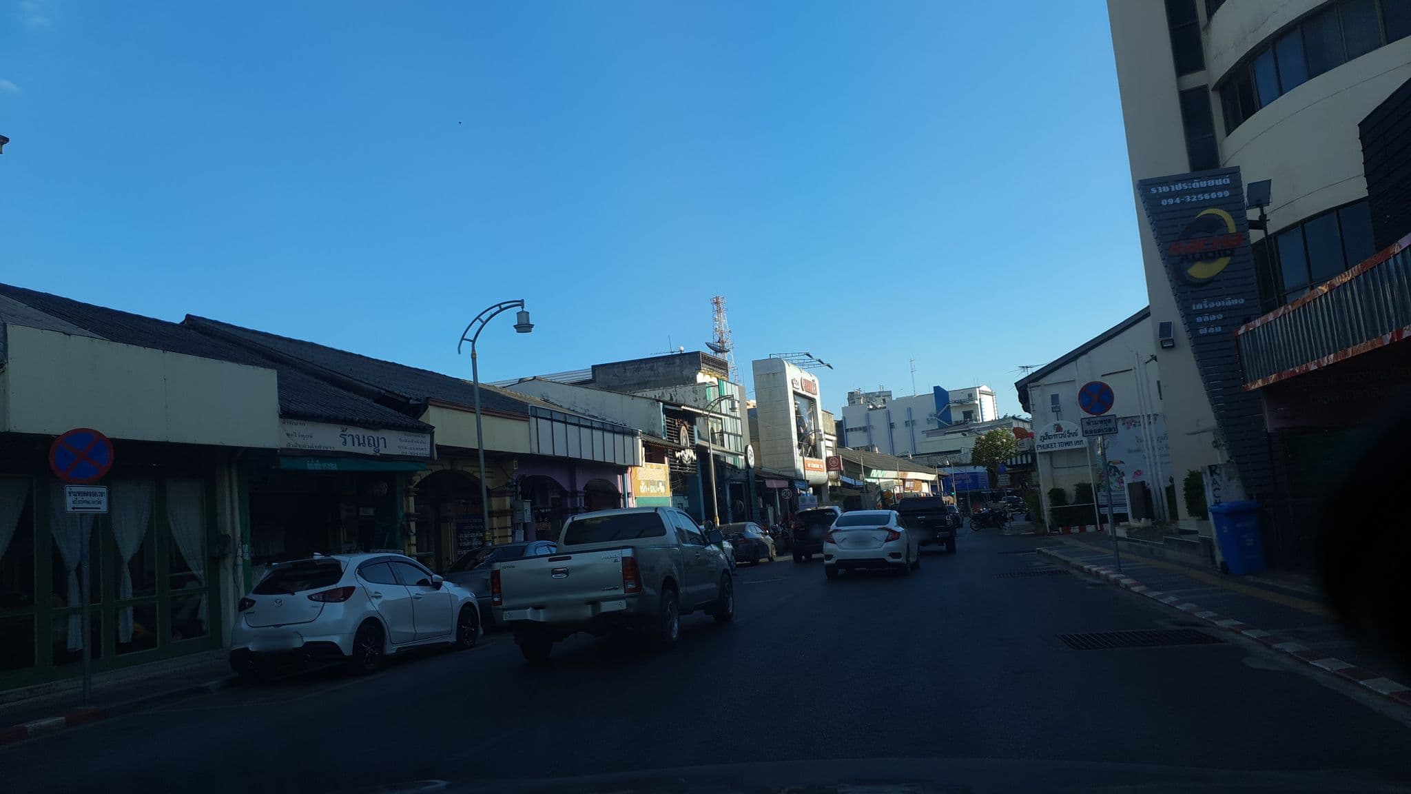 Street view near City Hotel, Ban Talat Nua — © jrcarlsen (CC BY-SA · Mapillary)