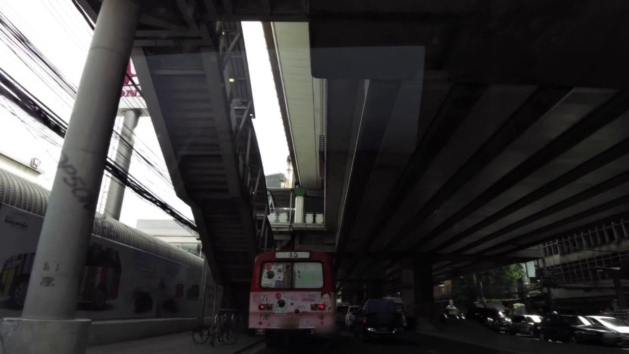 Street view near Lumen Bangkok Udomsuk Station, Phra Khanong — © toffy (CC BY-SA · Mapillary)