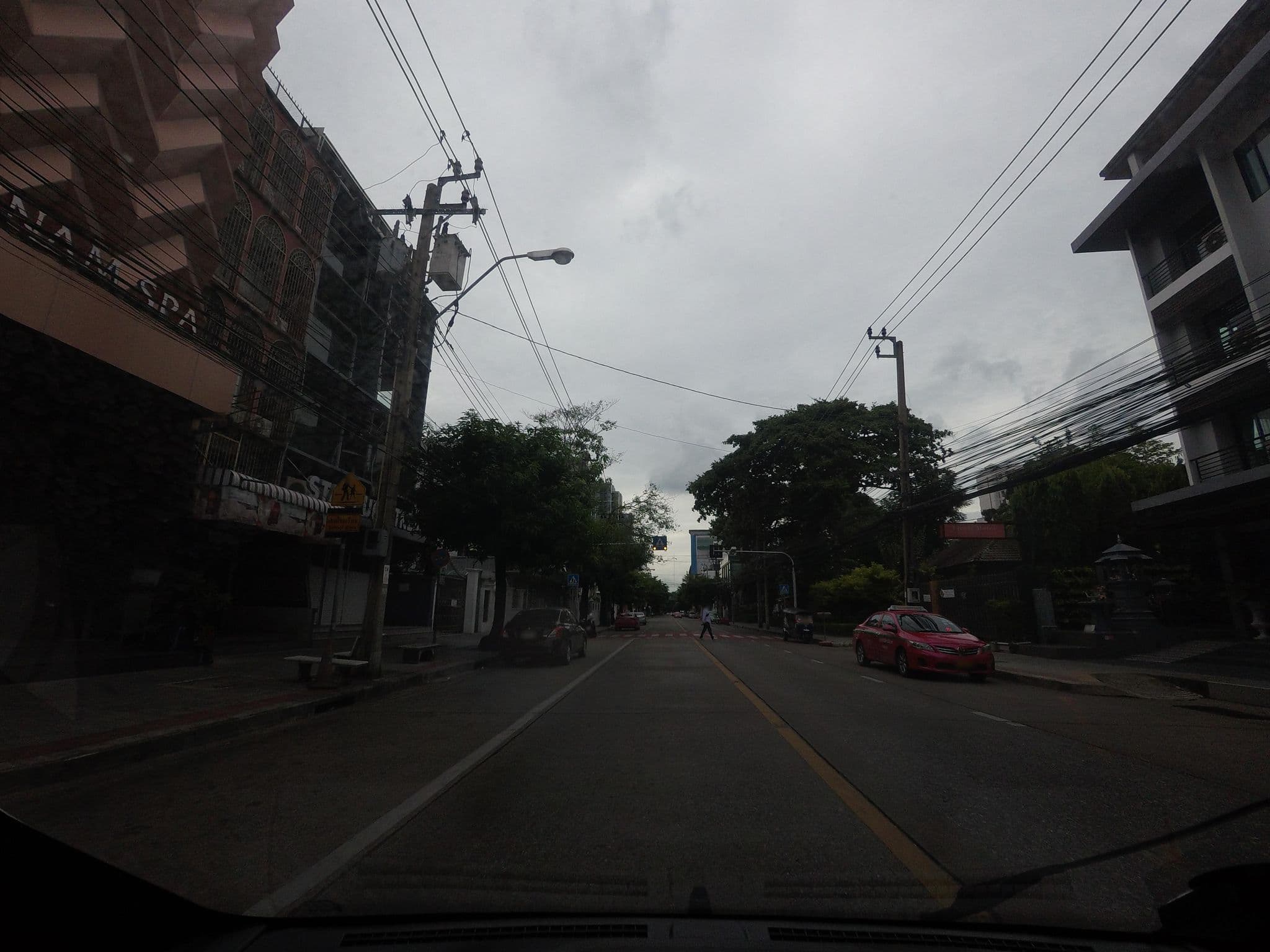 Street view near De Prime Rangnam, Your Tailor Made Hotel, Ratchathewi — © mishari (CC BY-SA · Mapillary)