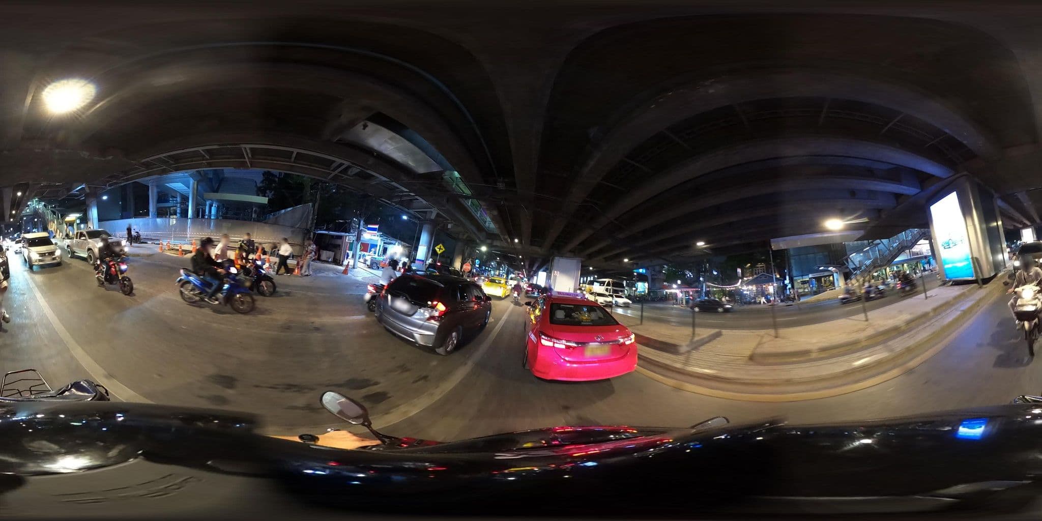 Street view near VIX Bangkok Hotel @ Victory Monument, Ratchathewi — © NatchaponJ (CC BY-SA · Mapillary)