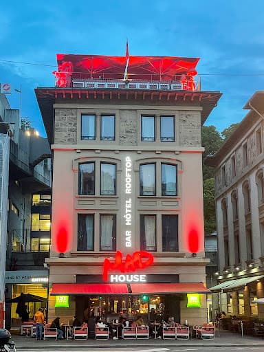 ibis Styles Lausanne Center MadHouse (via Wikimedia Commons, CC BY-SA 3.0)