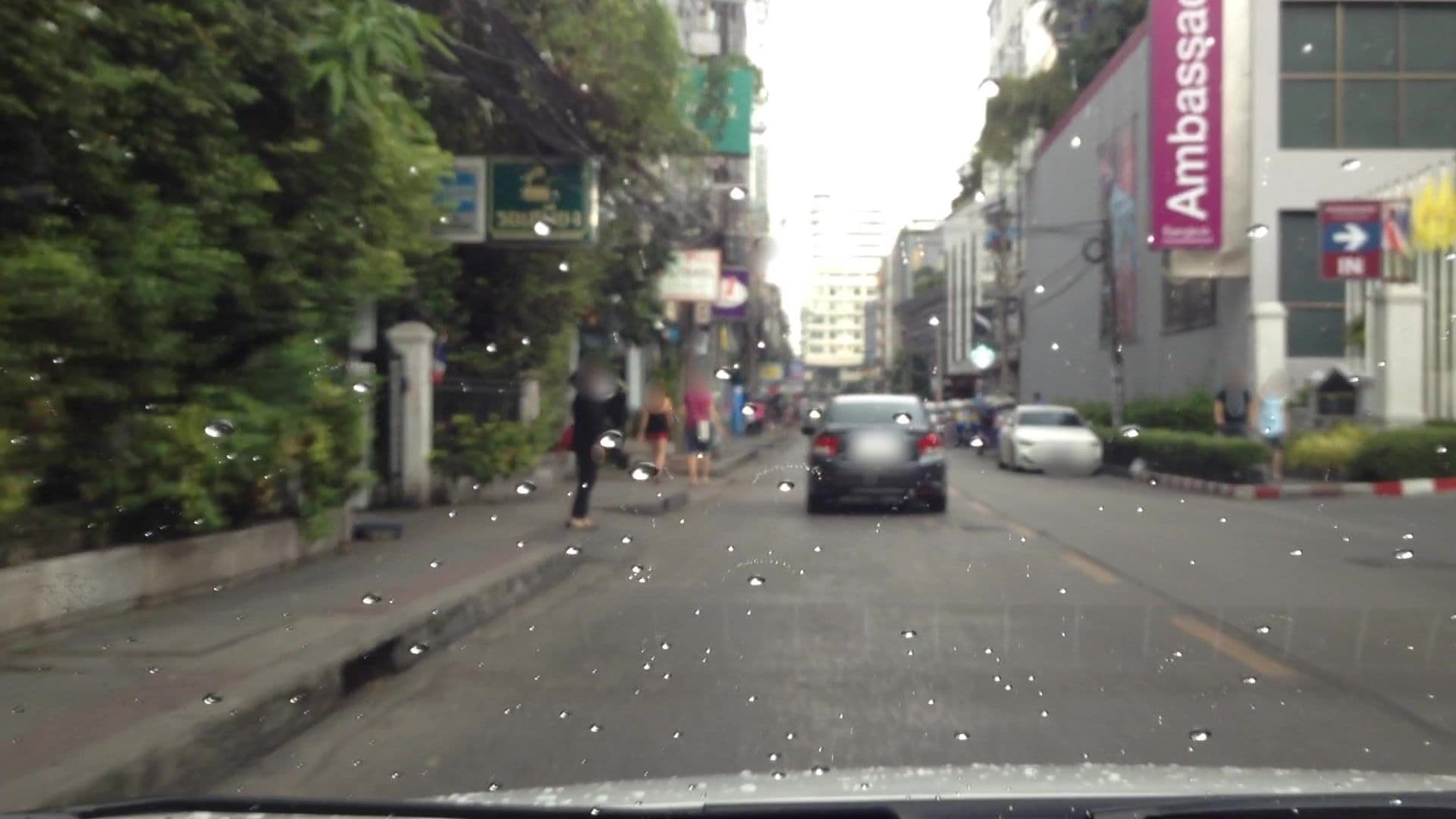 Street view near Ambassador Hotel Bangkok, Makkasan — © lvl5 (CC BY-SA · Mapillary)