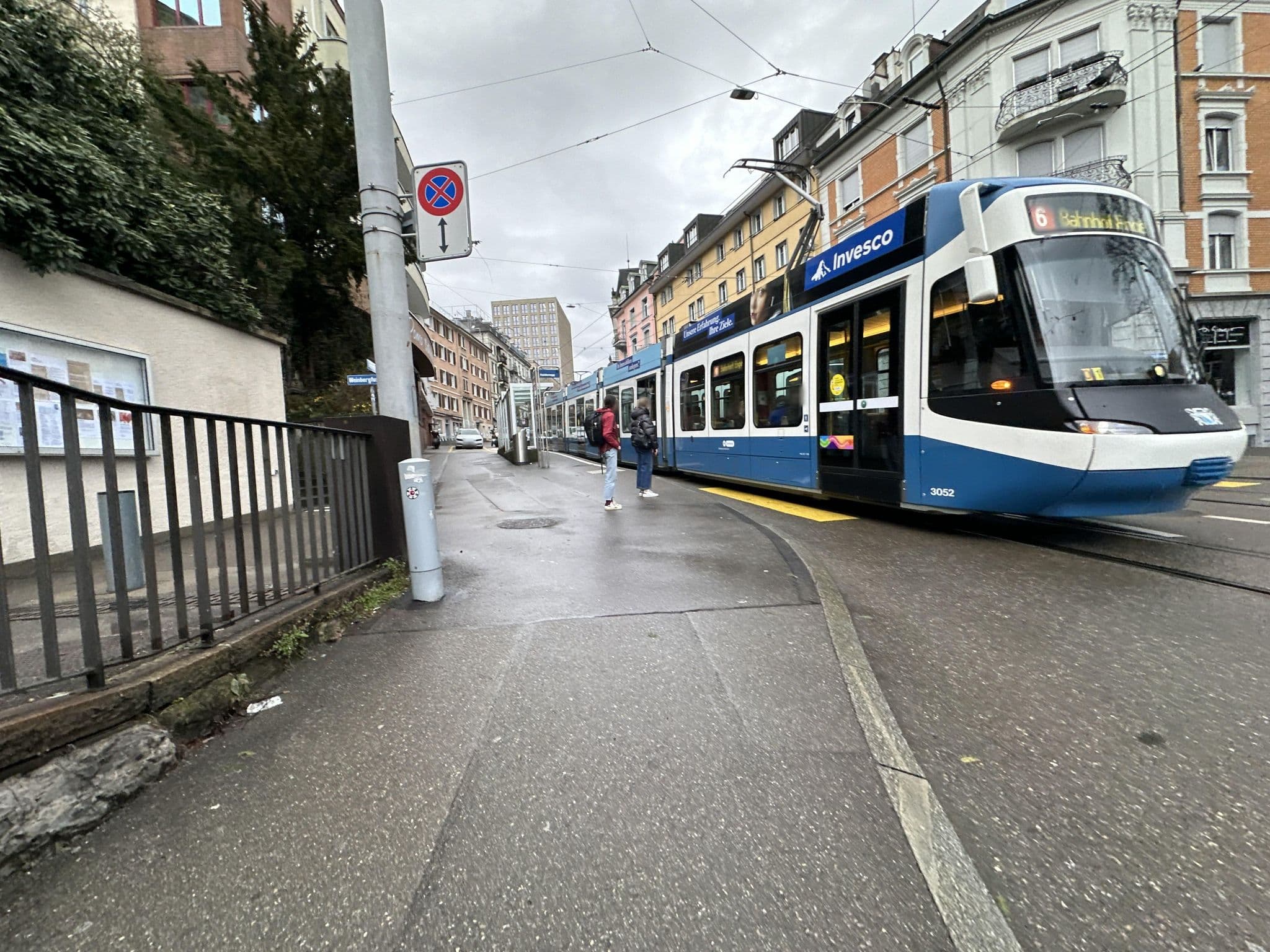 Street view near Fred Hotel, Zürich (Kreis 1) / Rathaus — © quickness805 (CC BY-SA · Mapillary)