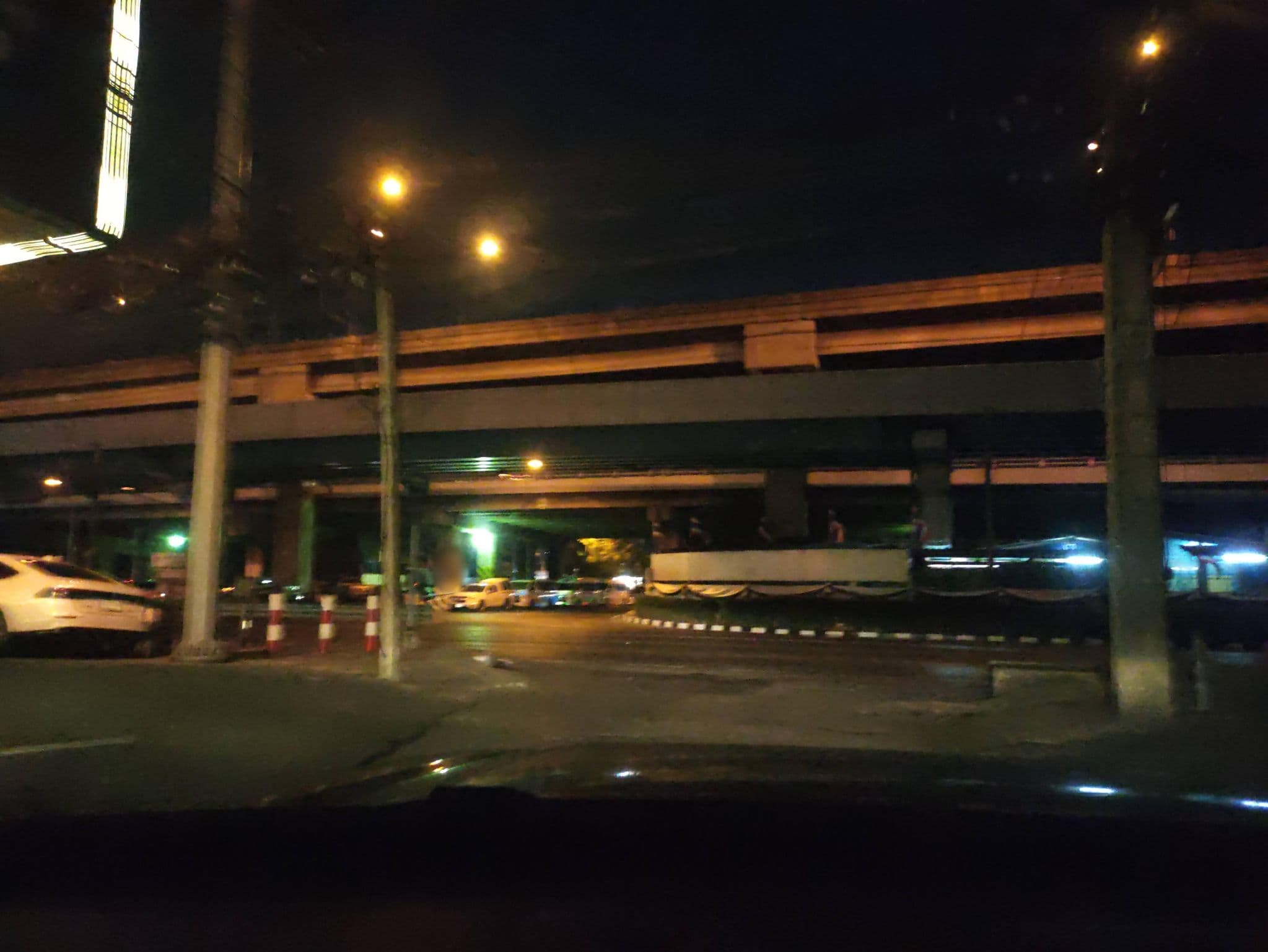 Street view near M2 de Bangkok Hotel, Din Daeng — © kasetitkml_pipitchai (CC BY-SA · Mapillary)