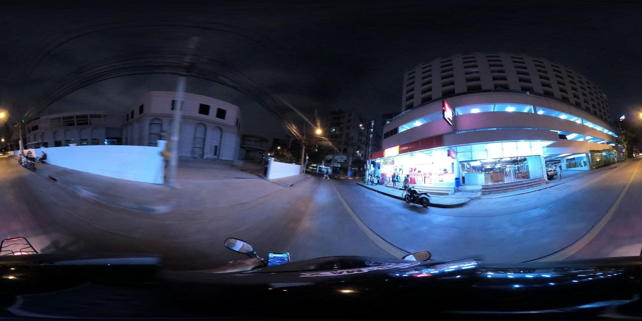 Street view near Watana Hotel, Din Daeng — © NatchaponJ (CC BY-SA · Mapillary)