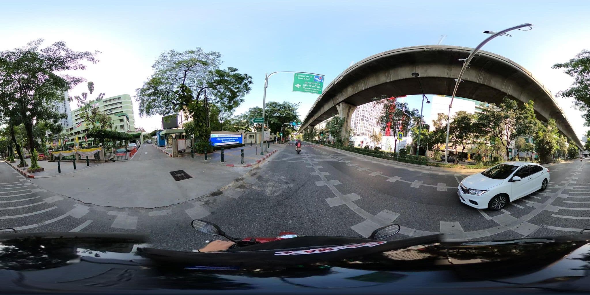 Street view near Vince Hotel Bangkok Pratunam, Ratchathewi — © NatchaponJ (CC BY-SA · Mapillary)