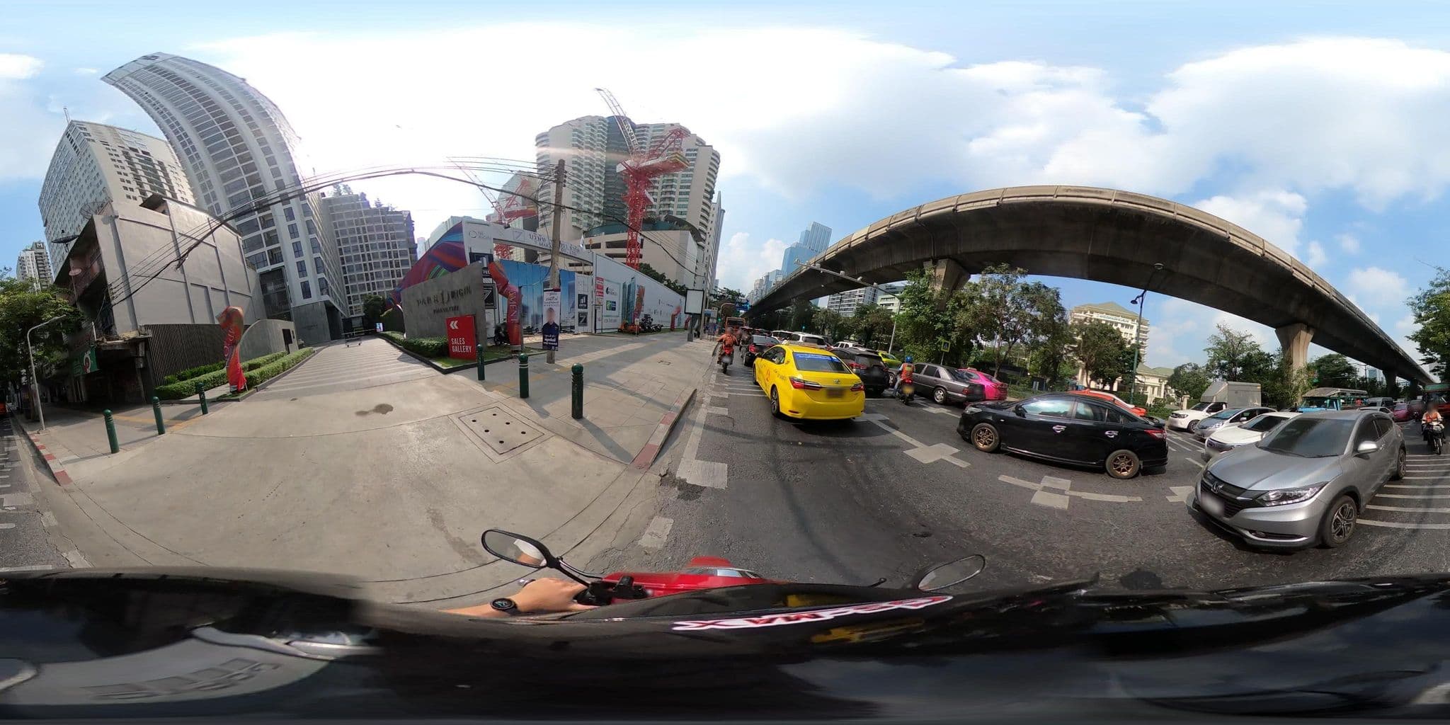 Street view near Hampton Residence Phayathai แฮมป์ตัน เรสซิเดนซ์ พญาไท, Ratchathewi — © NatchaponJ (CC BY-SA · Mapillary)