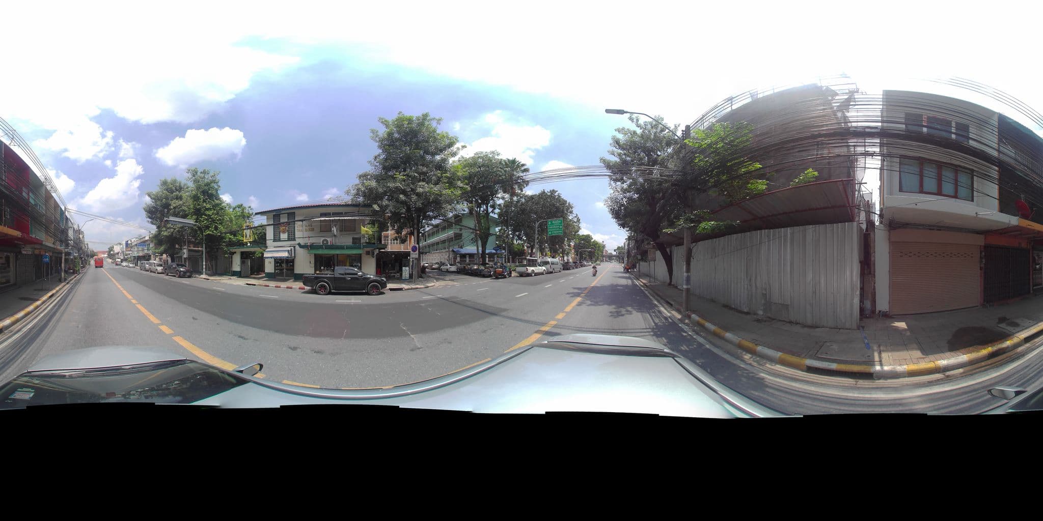 Street view near The Backpacker Guesthouse, Phra Nakhon