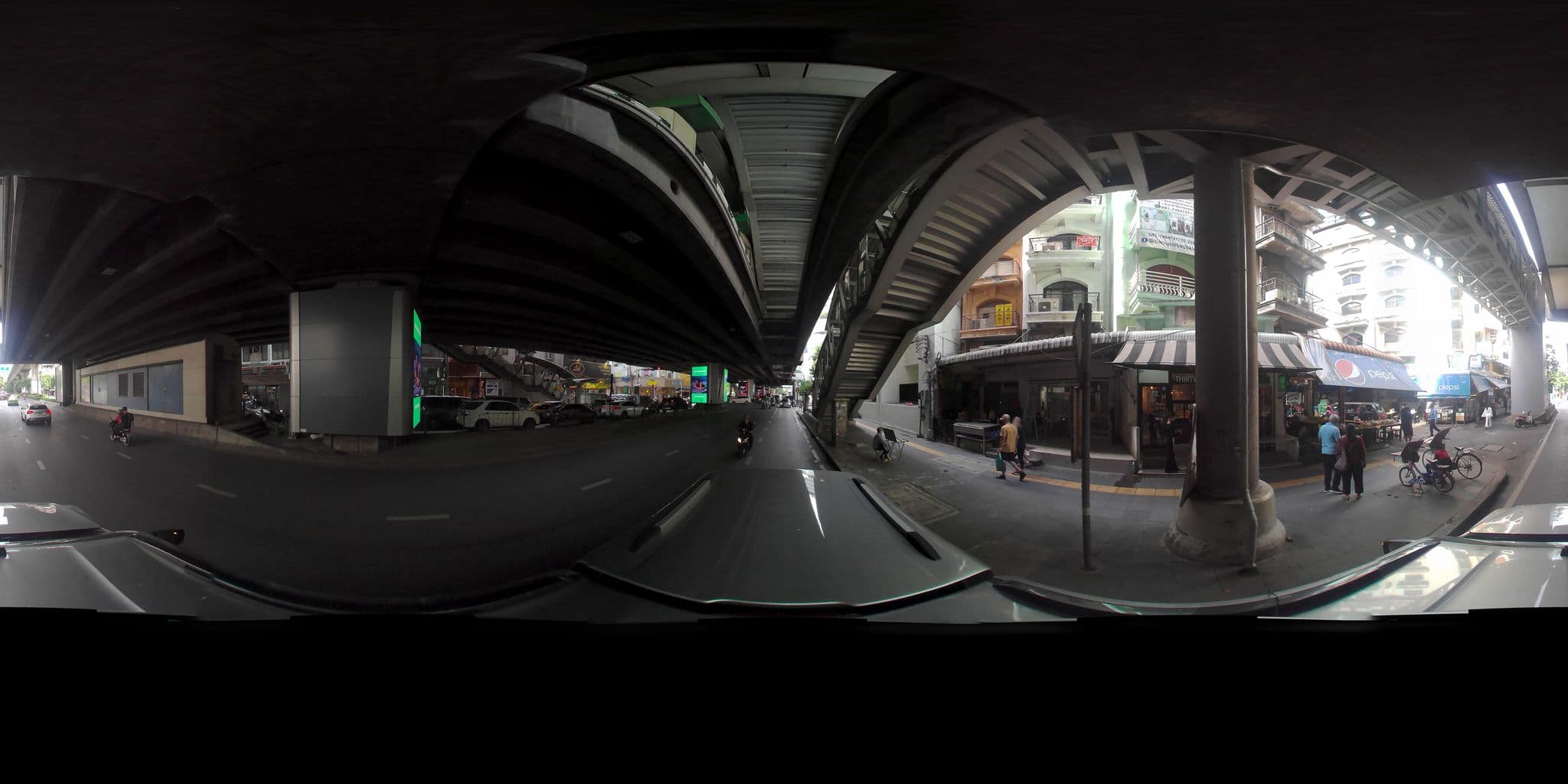 Street view near Barn & Bed Hostel, Watthana