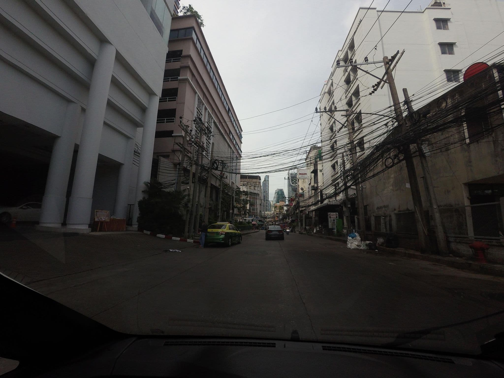 Street view near U Samui, Makkasan