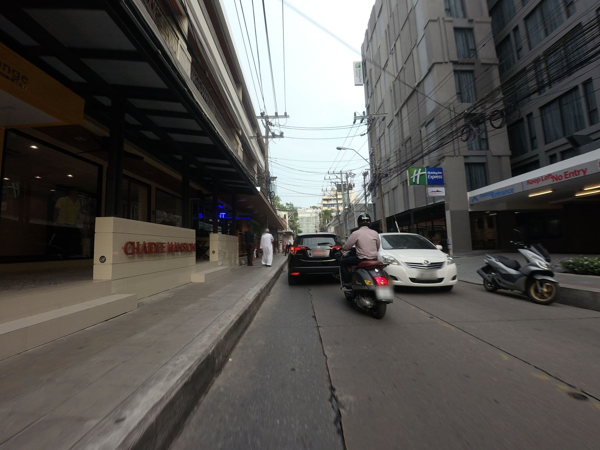 Street view near Holiday Inn Express Bangkok Sukhumvit 11 by IHG, Makkasan