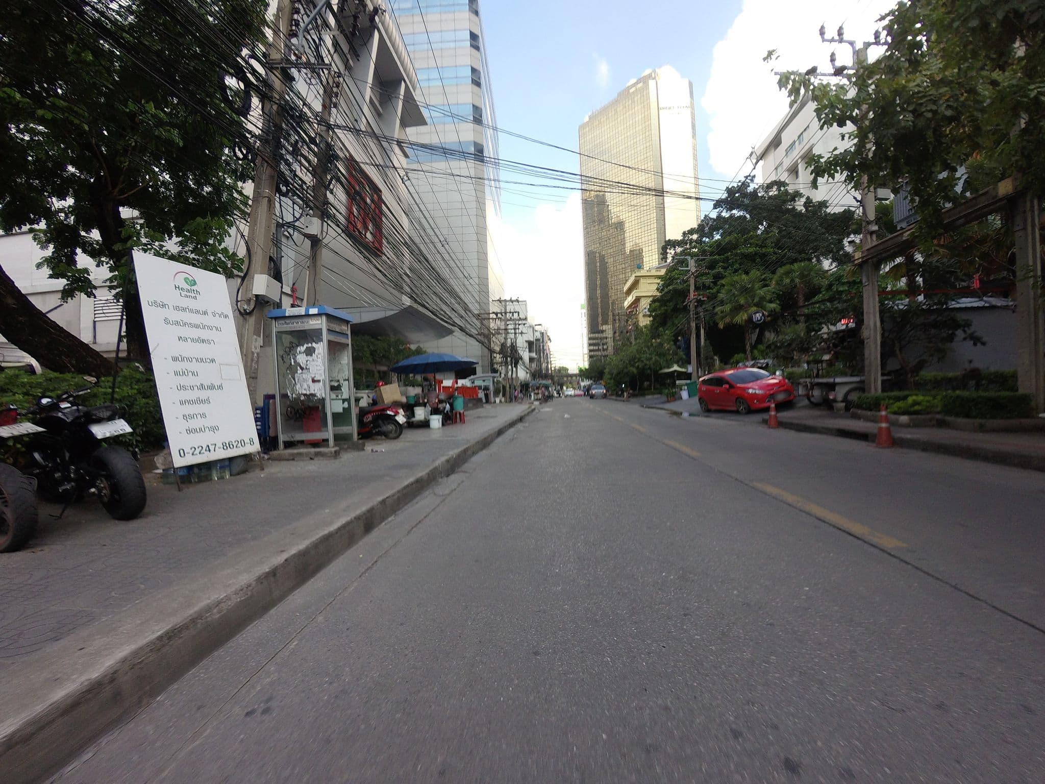 Street view near The Fusion Suites Bangkok, Makkasan