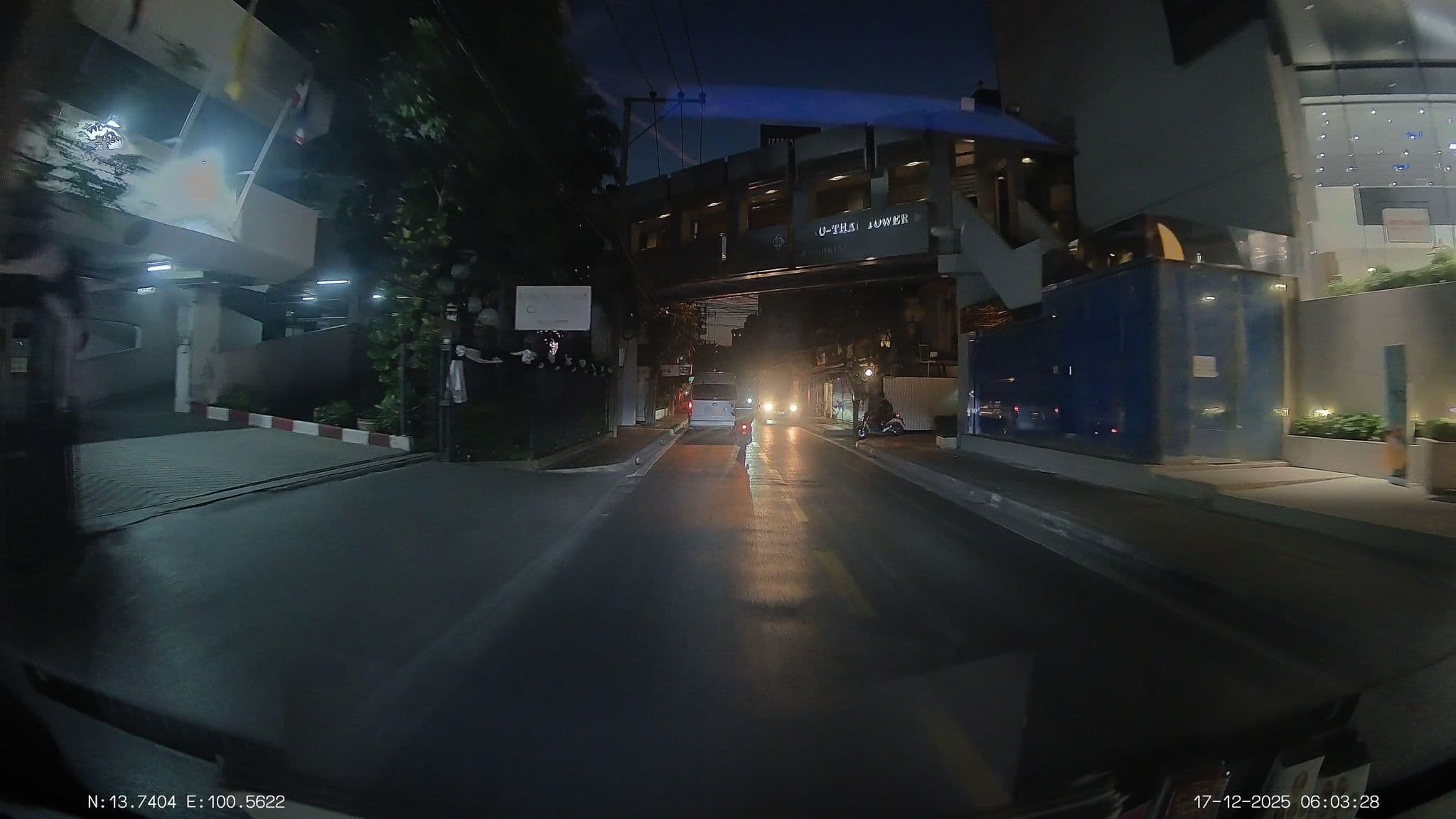 Street view near 3Howw Hostel Sukhumvit 21, Makkasan — © ThailandCambodia (CC BY-SA · Mapillary)