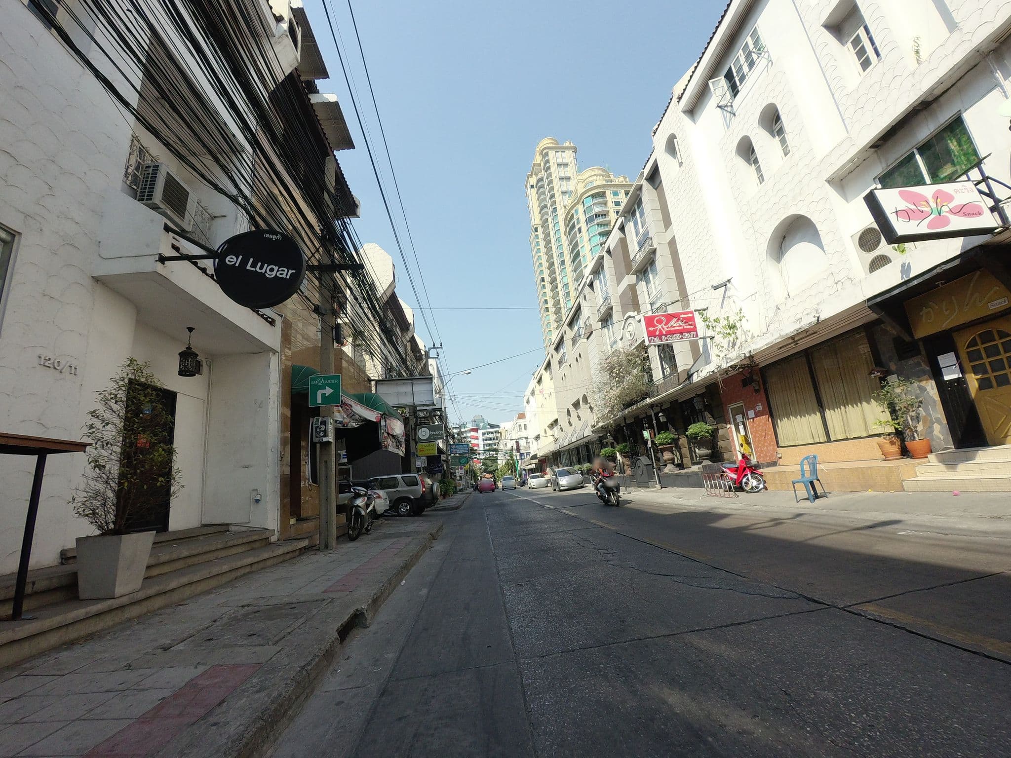 Street view near 1Sabai Hostel, Watthana — © mishari (CC BY-SA · Mapillary)