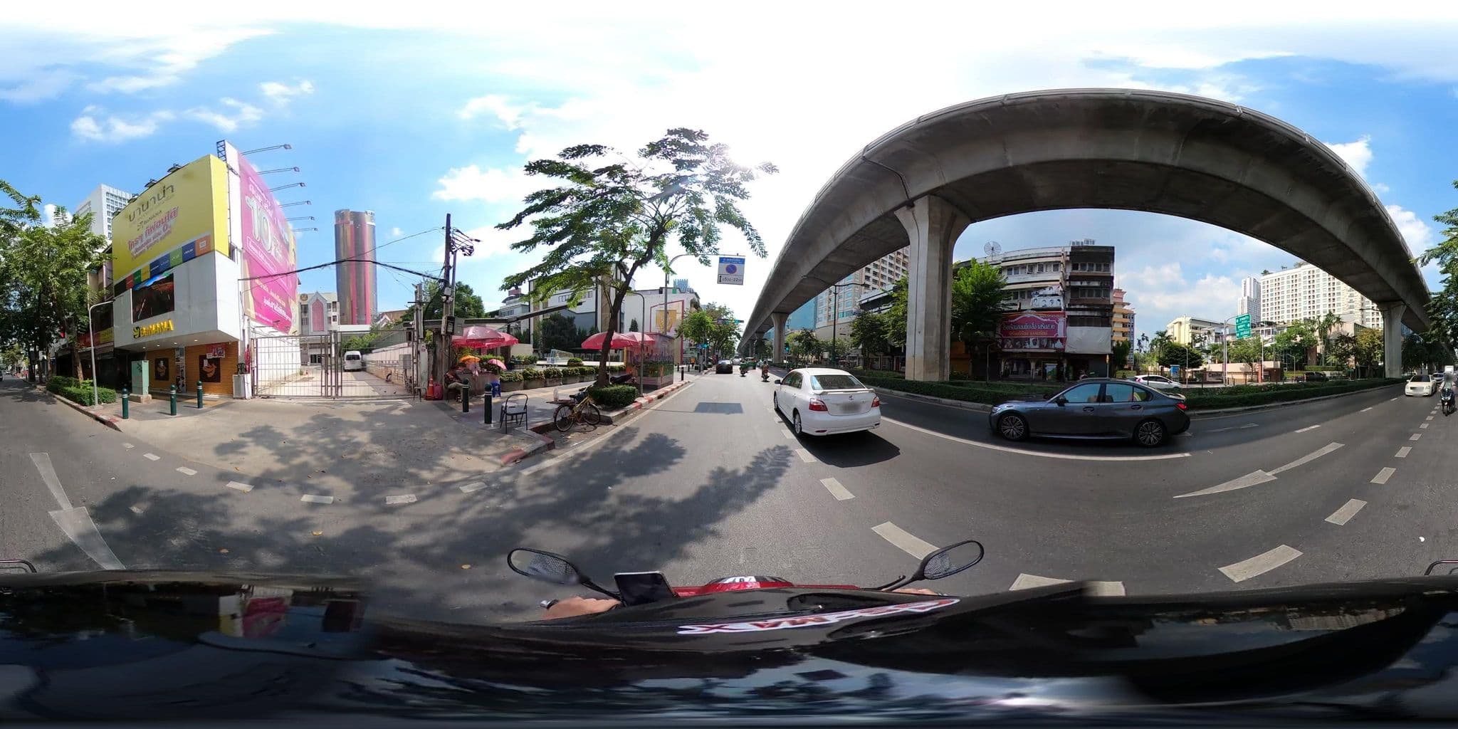 Street view near T Hostel Victory Monument, Ratchathewi — © NatchaponJ (CC BY-SA · Mapillary)