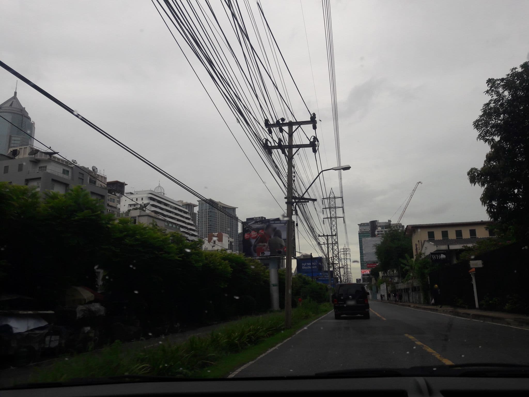 Street view near Wanderer Hub, Makkasan — © dukeduke (CC BY-SA · Mapillary)