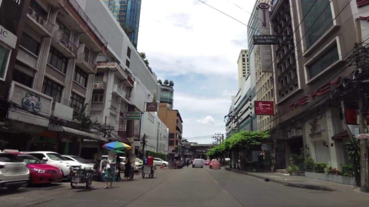 Street view near Stay Hostel, Makkasan