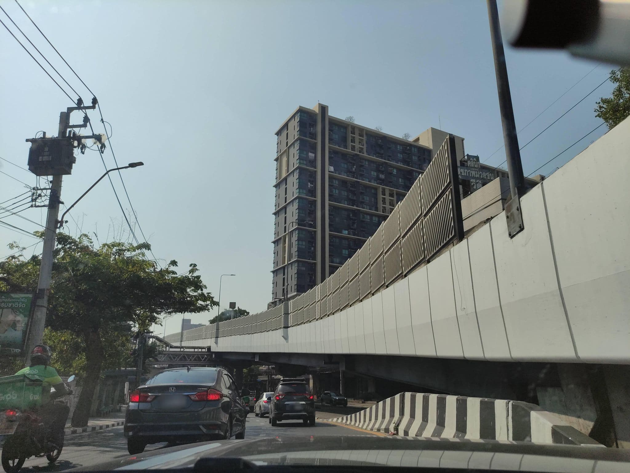 Street view near Summer House, Makkasan