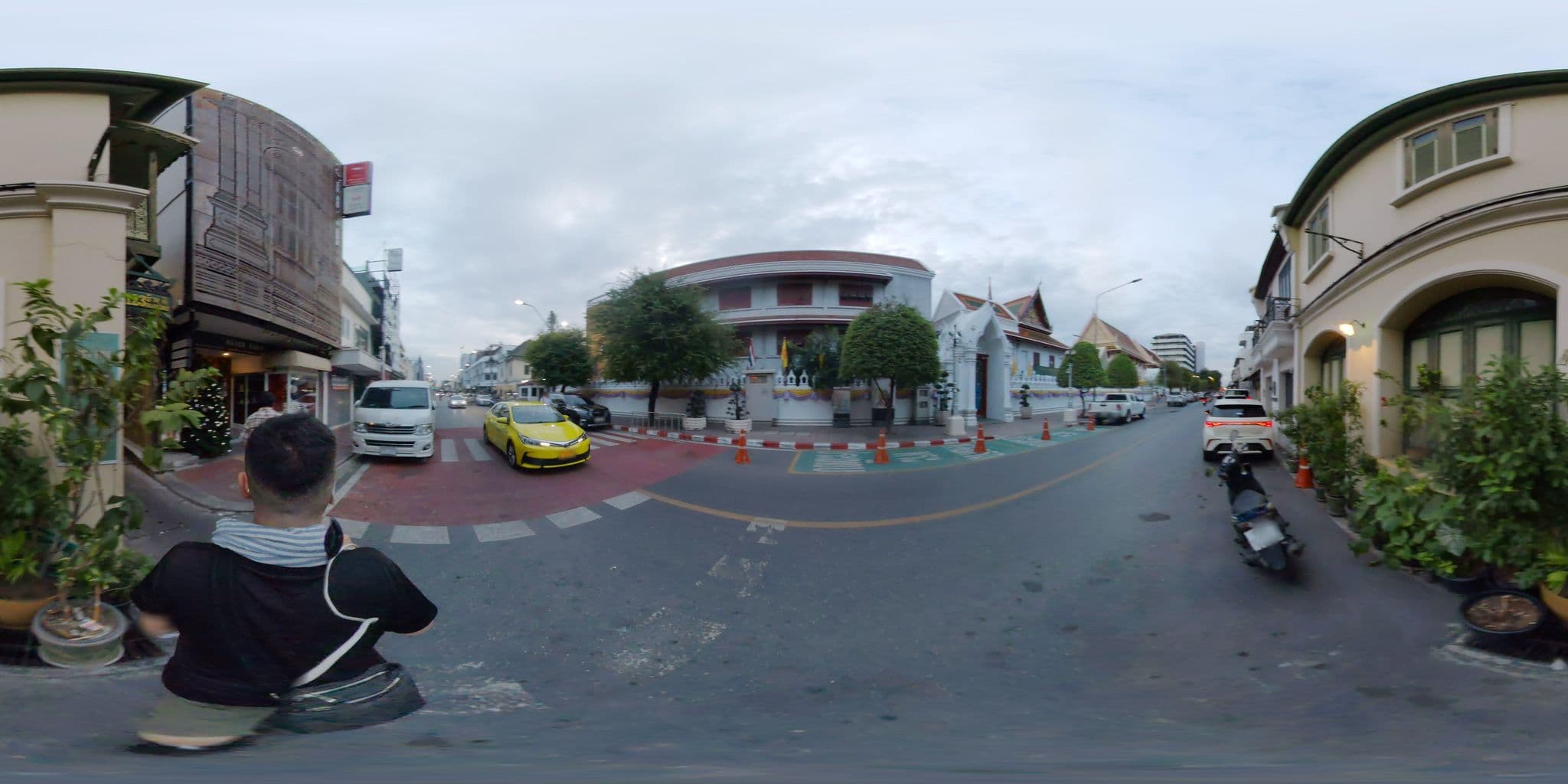 Street view near ISSARA by d HOSTEL BANGKOK, Bangkok — © mapconcierge (CC BY-SA · Mapillary)